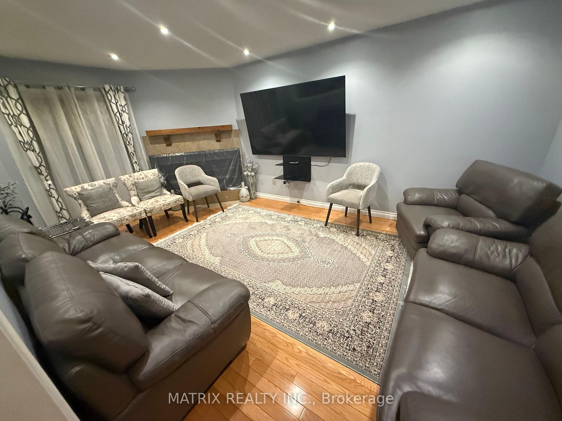 Photo 8 of Unit B, 1602 Middleton Street, Pickering, Brock Ridge — HOMEH