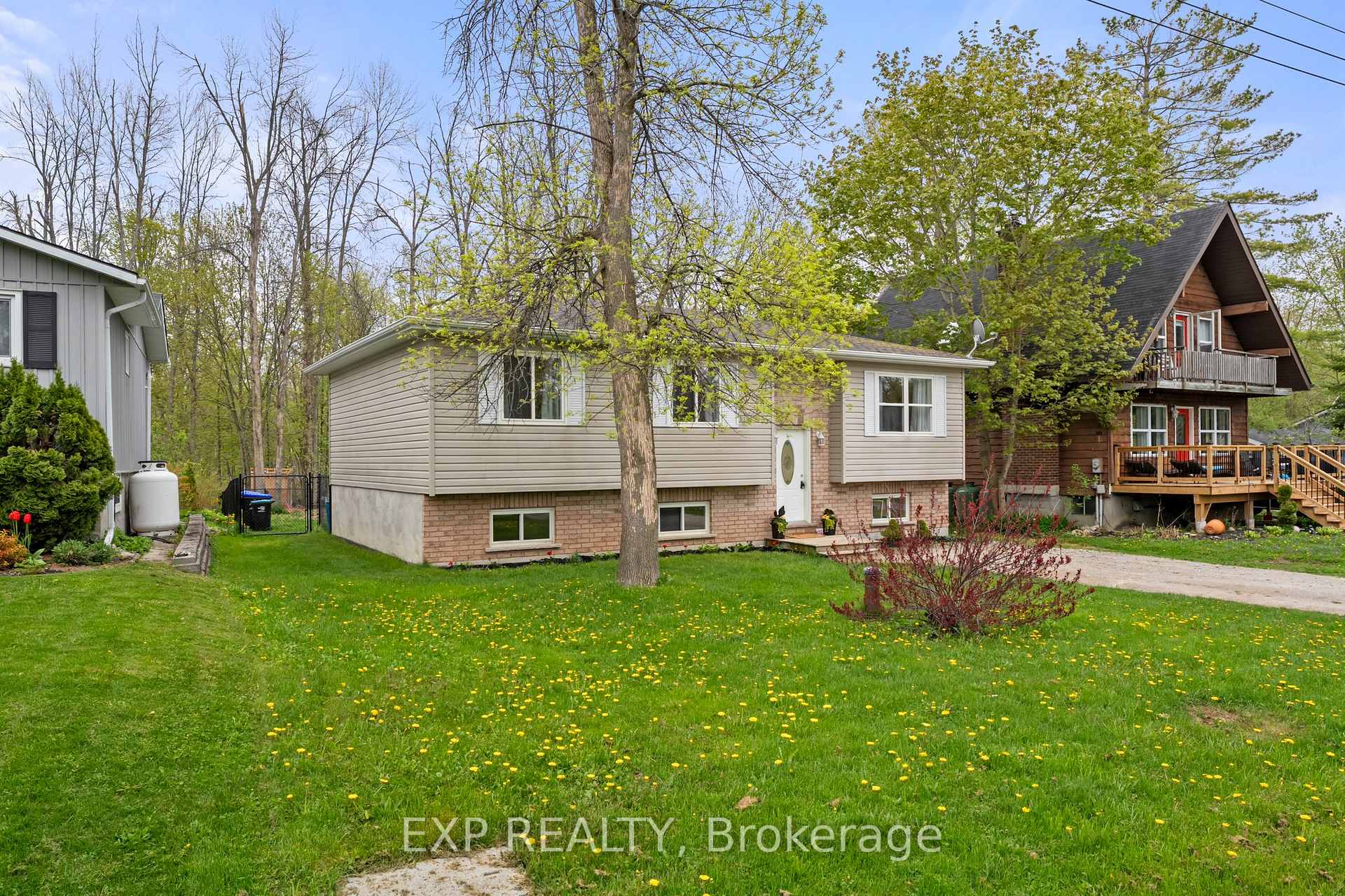 Photo 4 of 3995 Woodland Drive, Ramara, Rural Ramara — HOMEH