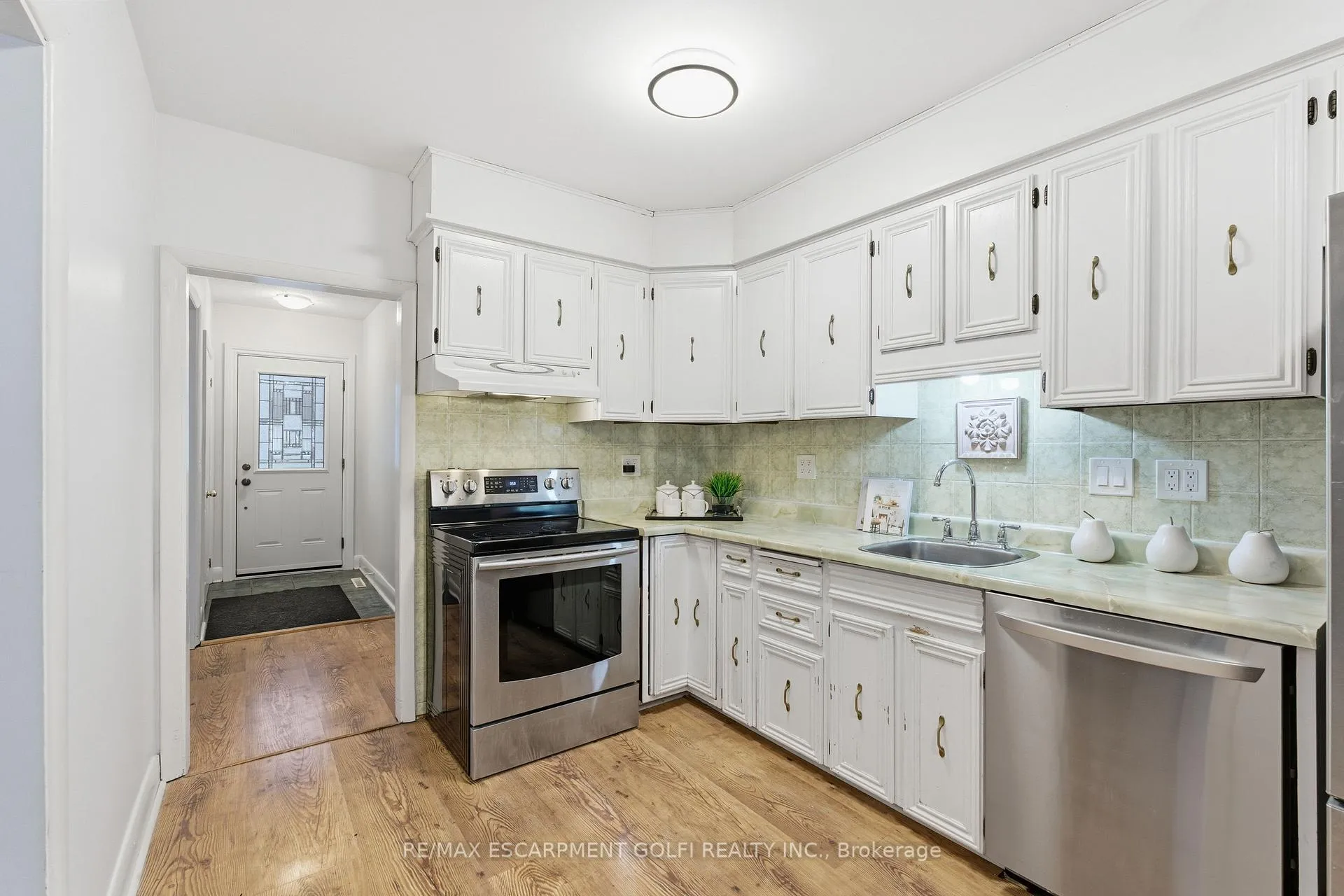 Photo 10 of 149 West 28th Street, Hamilton, Westcliffe — HOMEH