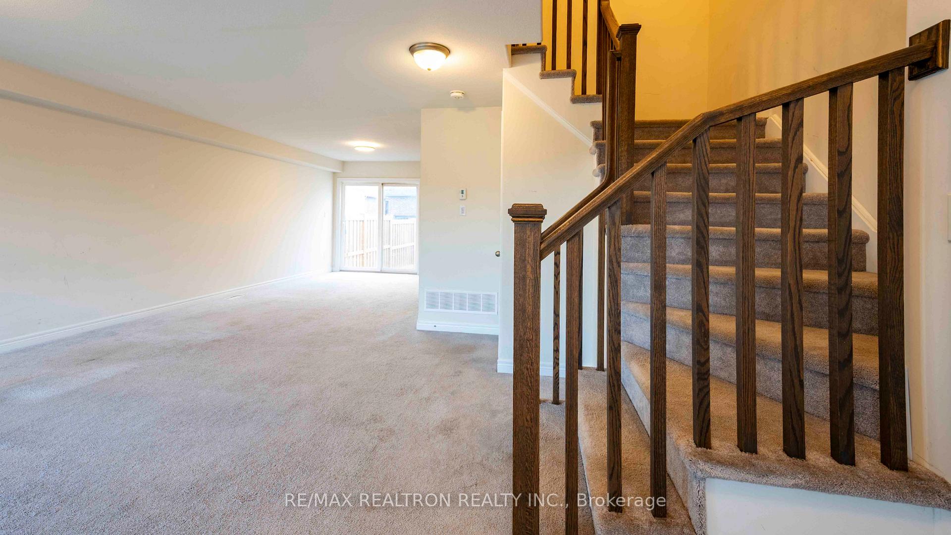Photo 2 of 881 Broadway Boulevard, Peterborough, Northcrest Ward 5 — HOMEH