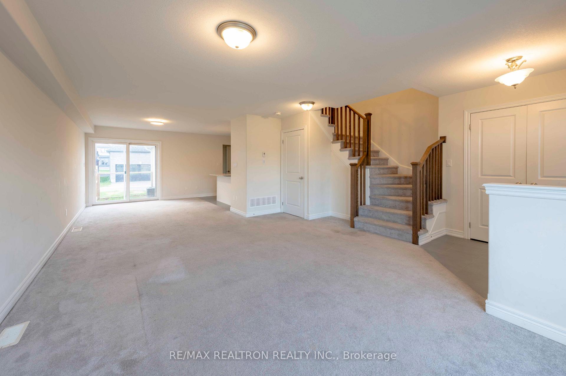 Photo 5 of 881 Broadway Boulevard, Peterborough, Northcrest Ward 5 — HOMEH
