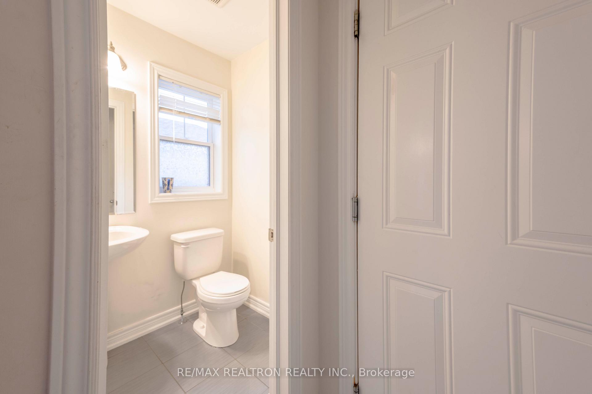 Photo 8 of 881 Broadway Boulevard, Peterborough, Northcrest Ward 5 — HOMEH