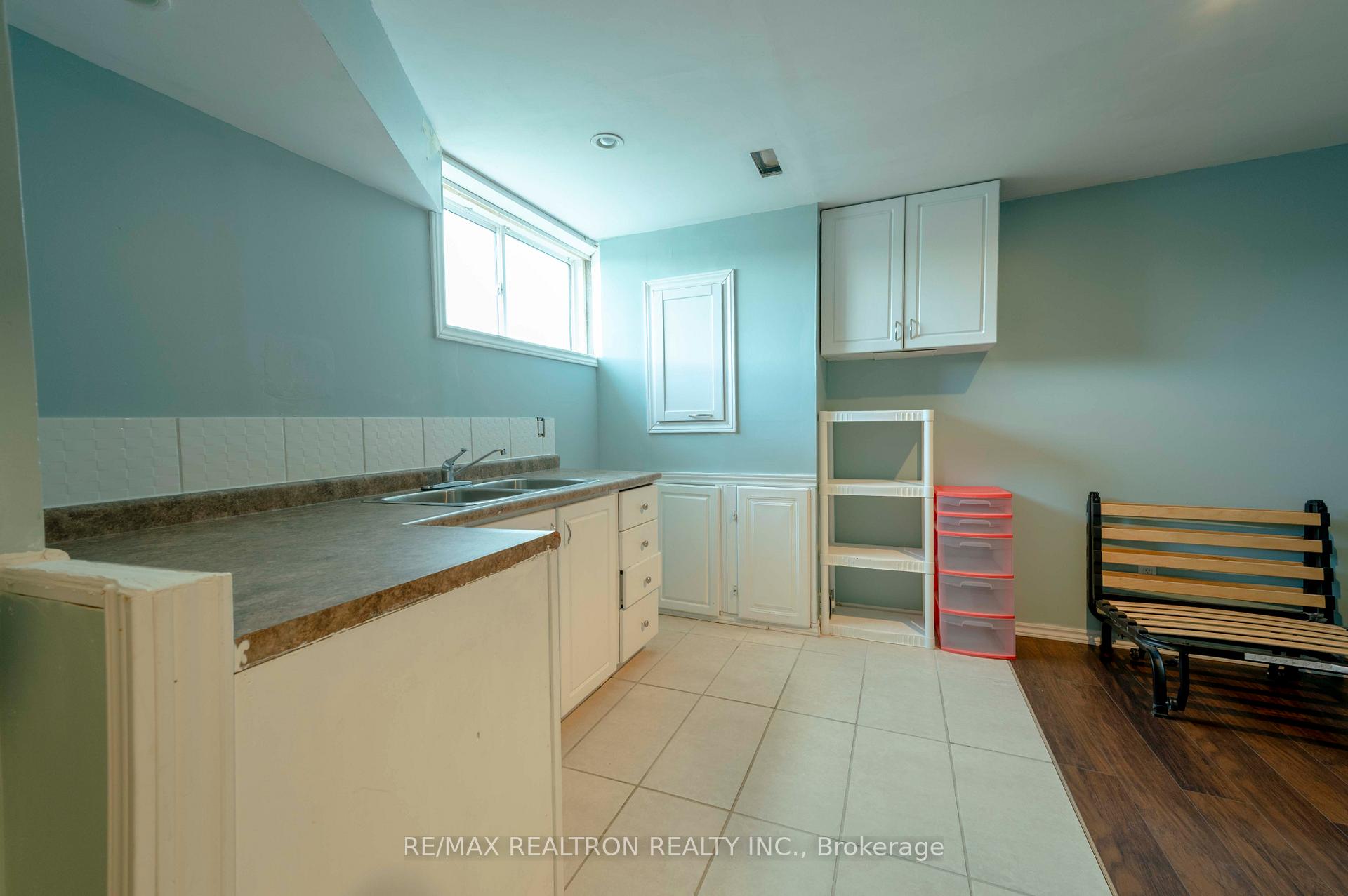 Photo 18 of 881 Broadway Boulevard, Peterborough, Northcrest Ward 5 — HOMEH