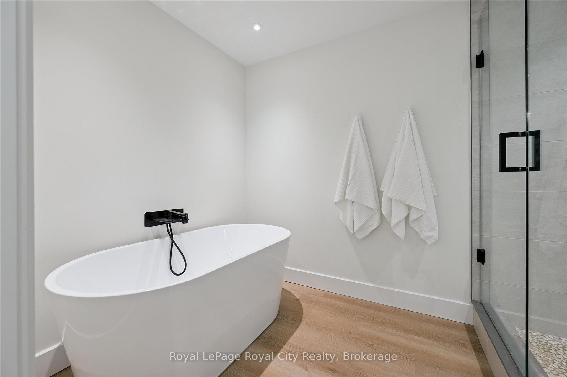 Photo 36 of 15 Farnham Road, Puslinch, Rural Puslinch East — HOMEH