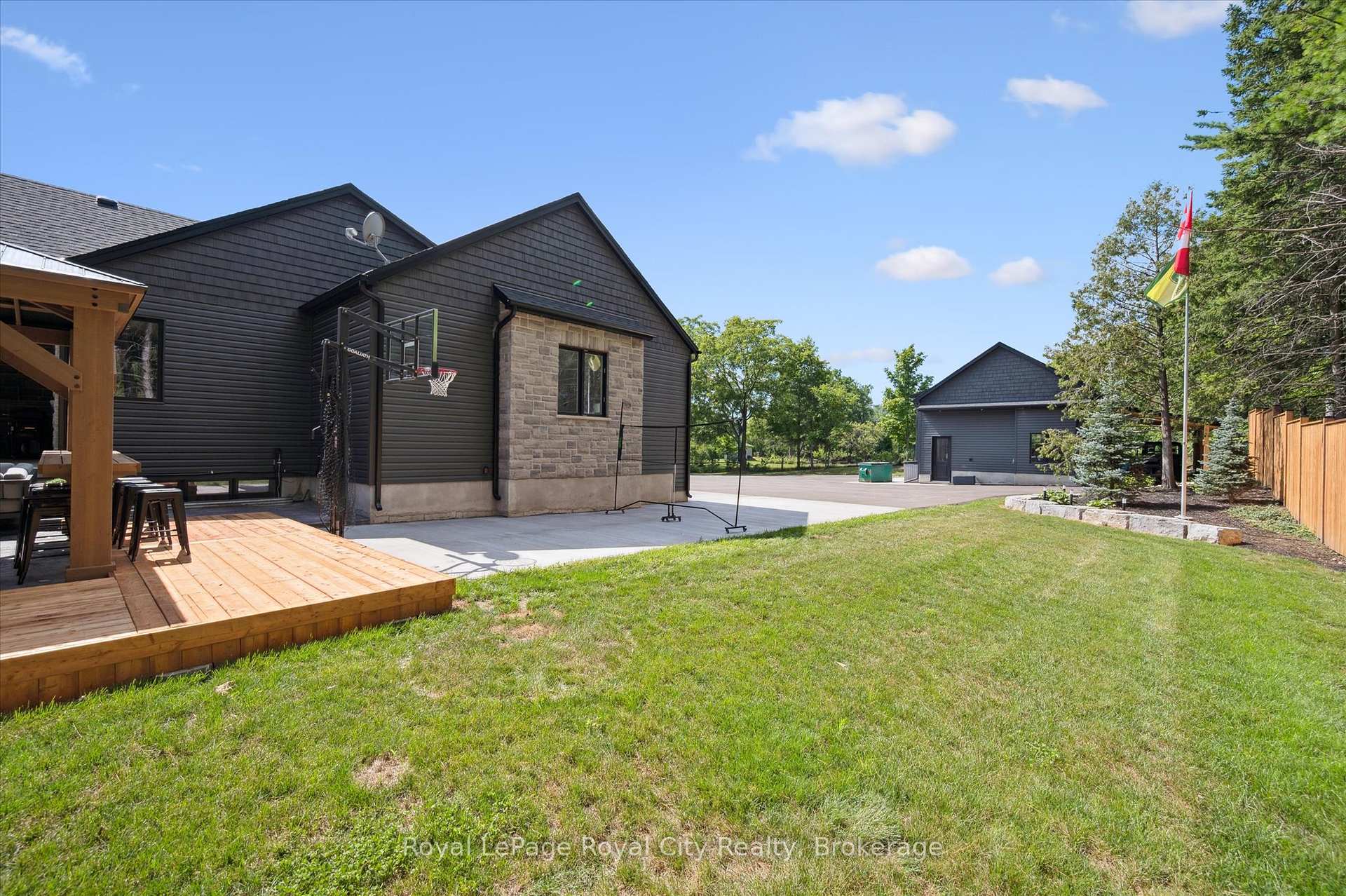 Photo 38 of 15 Farnham Road, Puslinch, Rural Puslinch East — HOMEH
