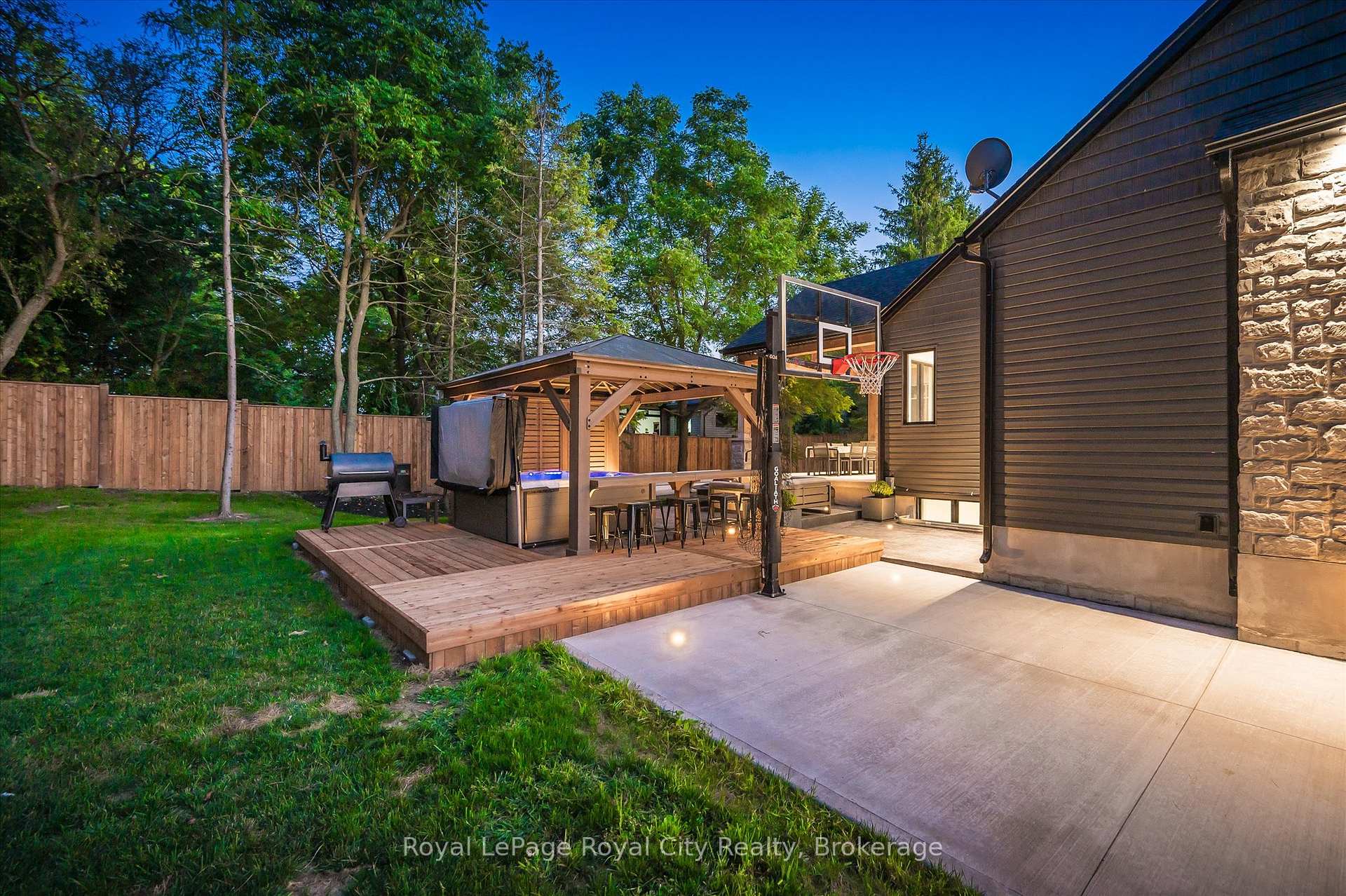 Photo 41 of 15 Farnham Road, Puslinch, Rural Puslinch East — HOMEH