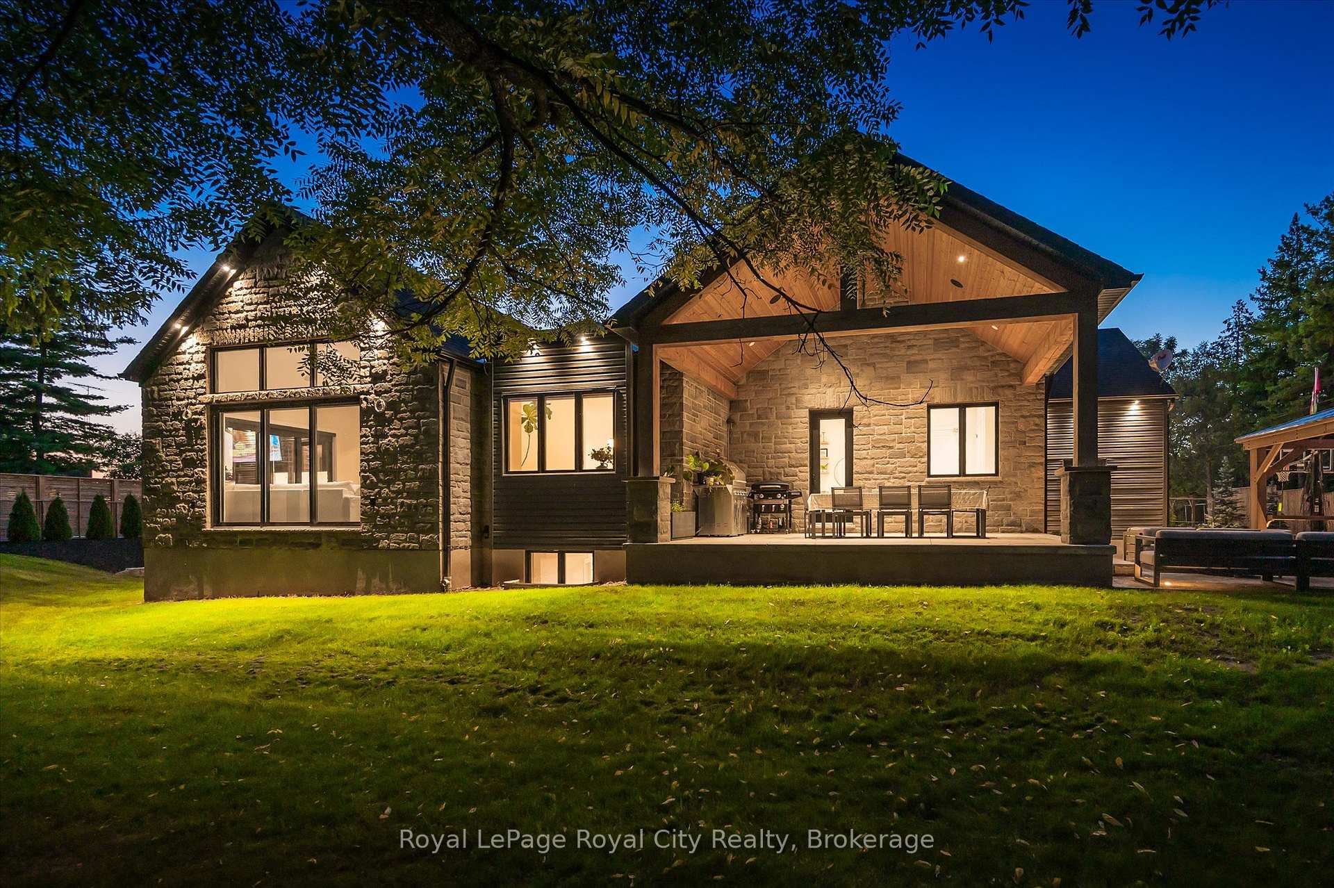 Photo 43 of 15 Farnham Road, Puslinch, Rural Puslinch East — HOMEH
