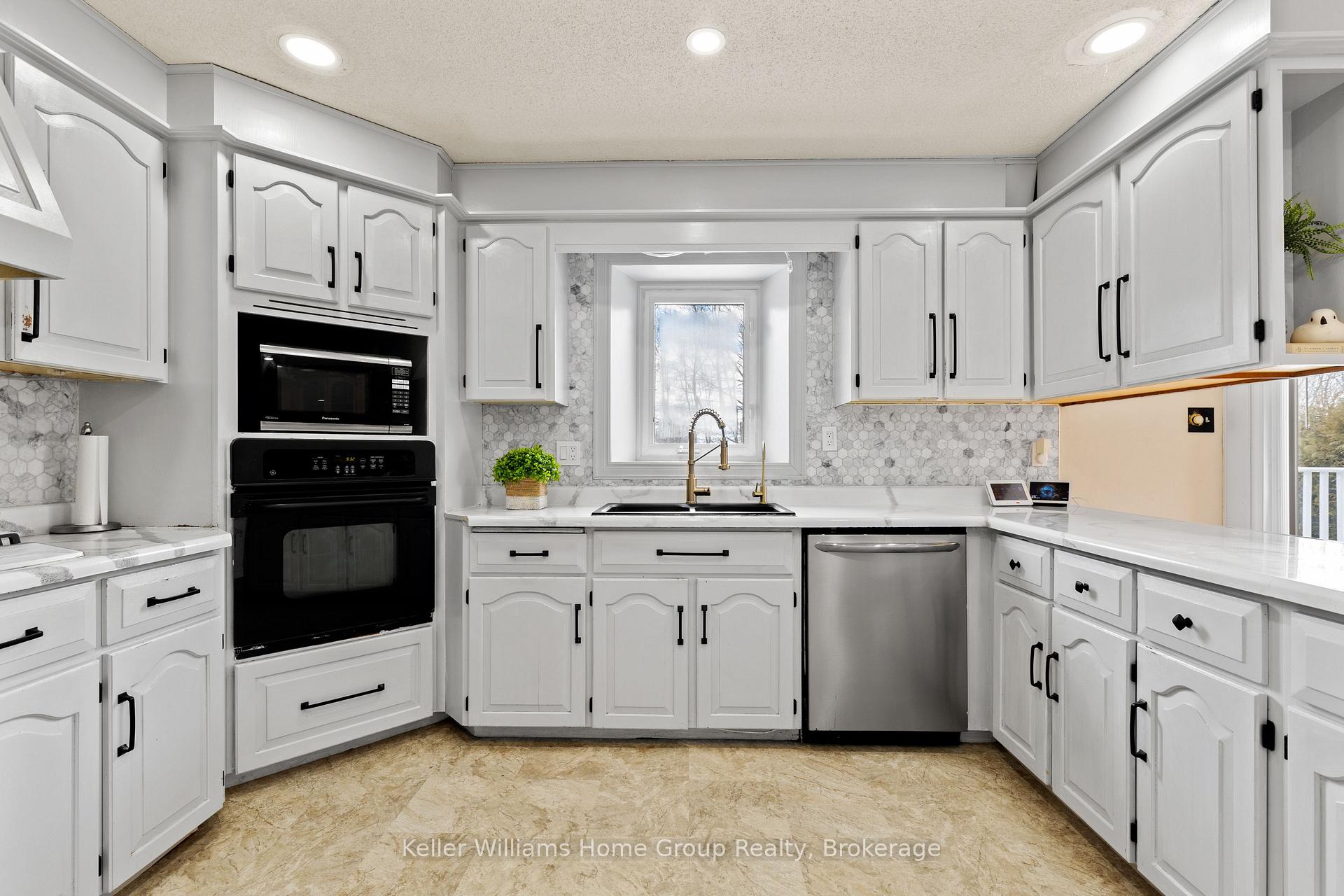 Photo 16 of 11 Brock Road S, Puslinch, Aberfoyle — HOMEH