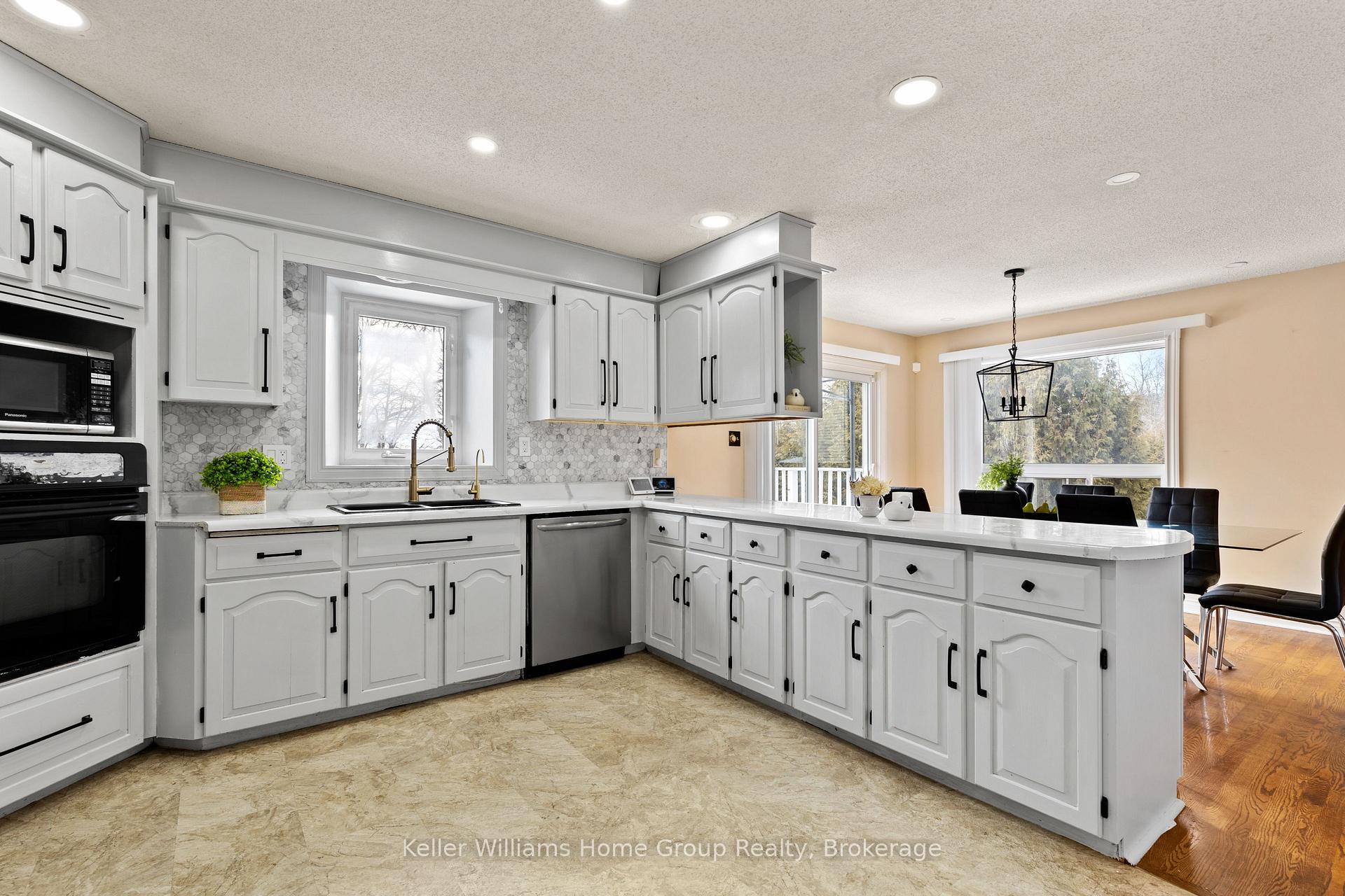 Photo 17 of 11 Brock Road S, Puslinch, Aberfoyle — HOMEH