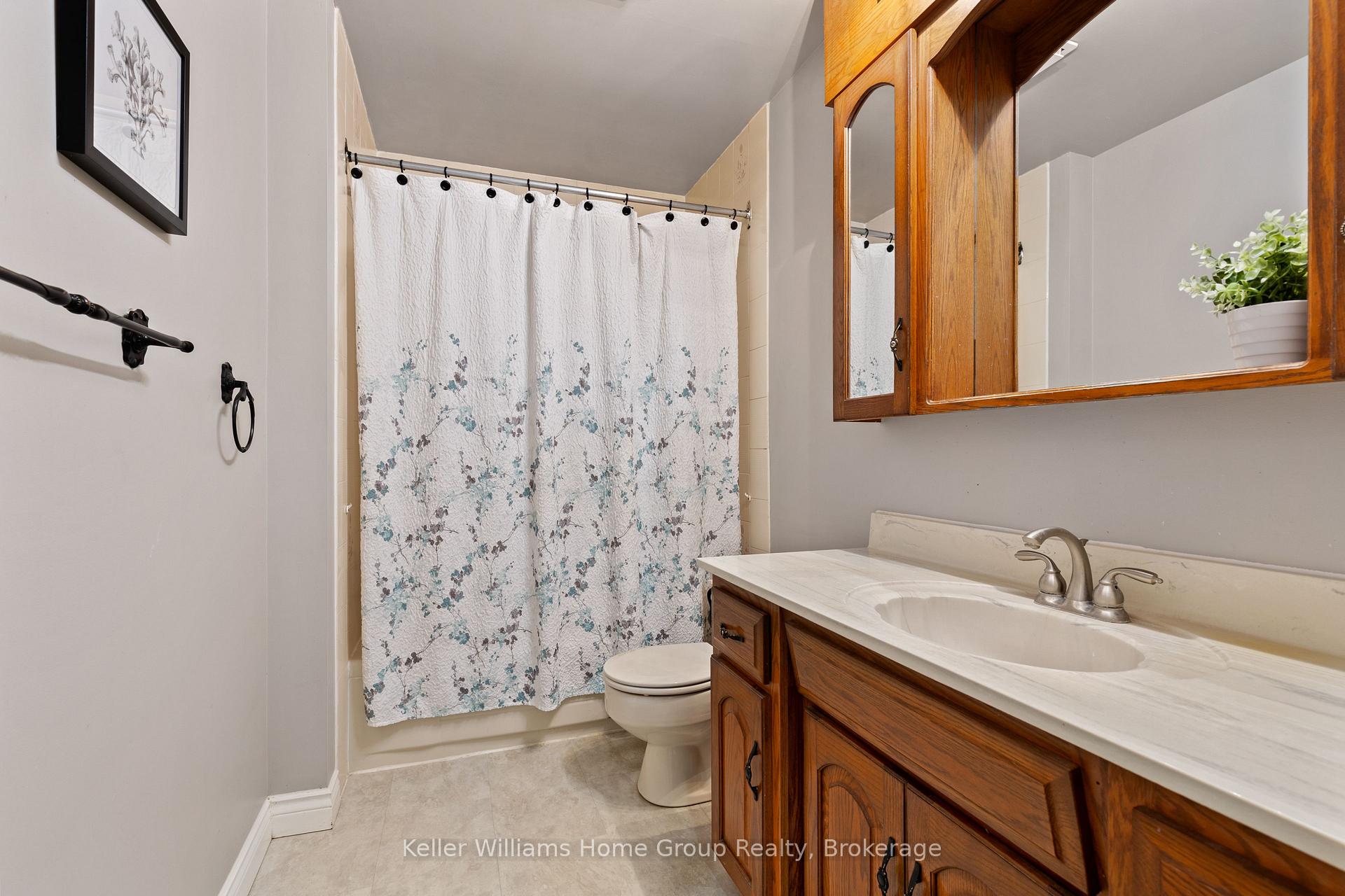 Photo 26 of 11 Brock Road S, Puslinch, Aberfoyle — HOMEH