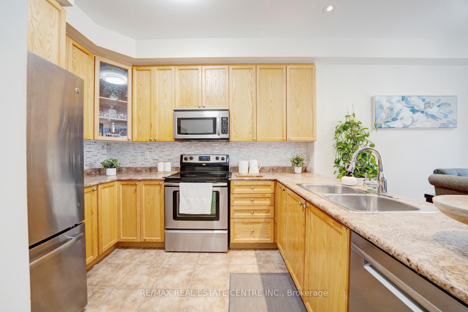 Photo 18 of Unit 66, 1250 St. Martins Drive, Pickering, Bay Ridges — HOMEH