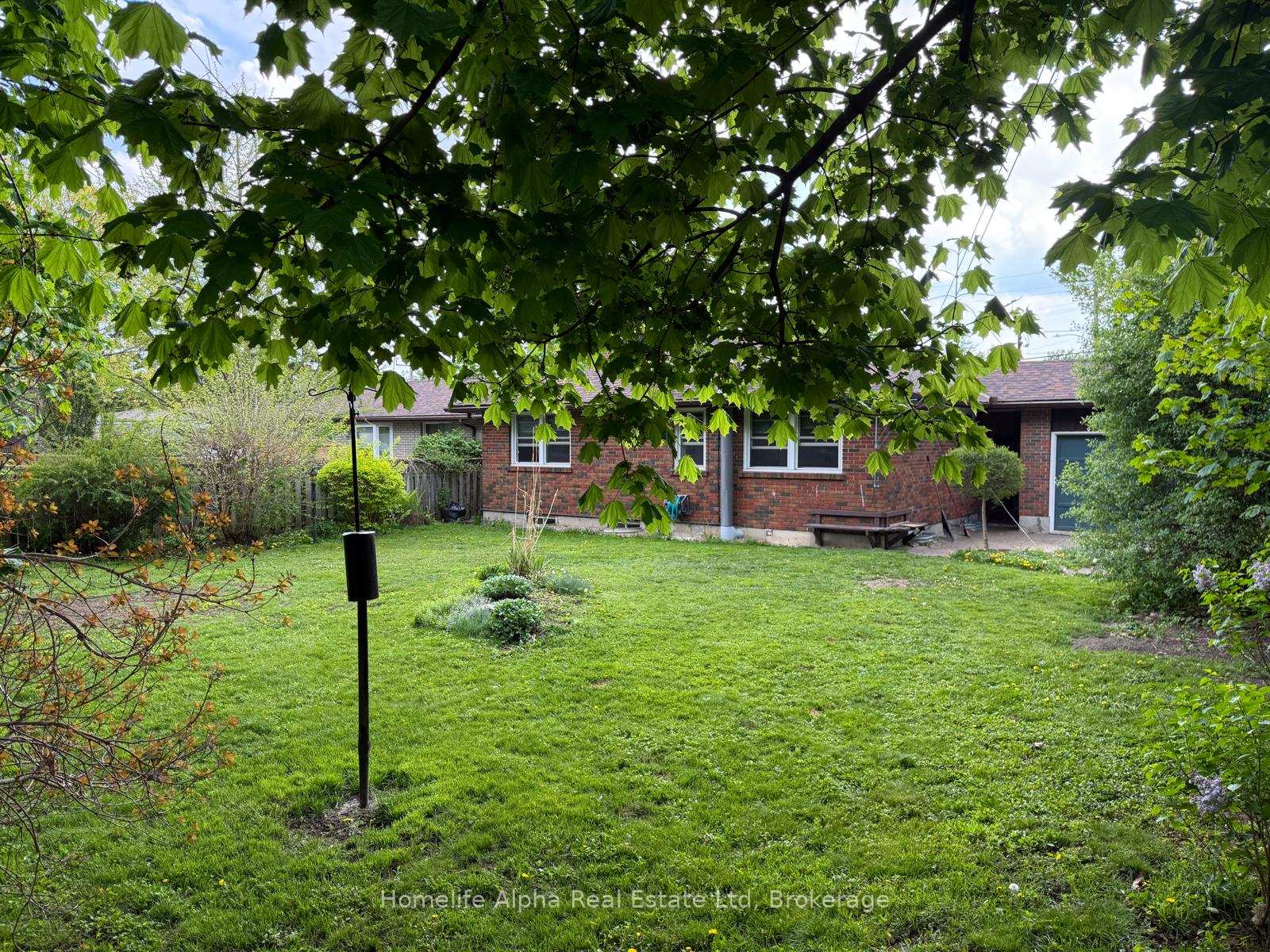 Photo 2 of 900 Barnardo Avenue, Peterborough, Northcrest Ward 5 — HOMEH