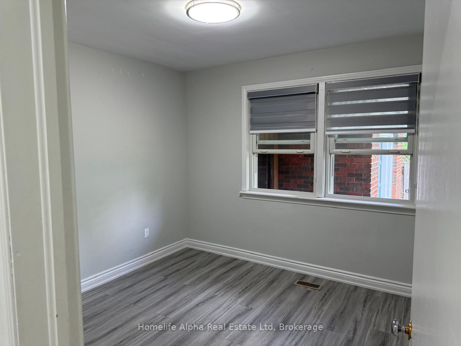 Photo 8 of 900 Barnardo Avenue, Peterborough, Northcrest Ward 5 — HOMEH