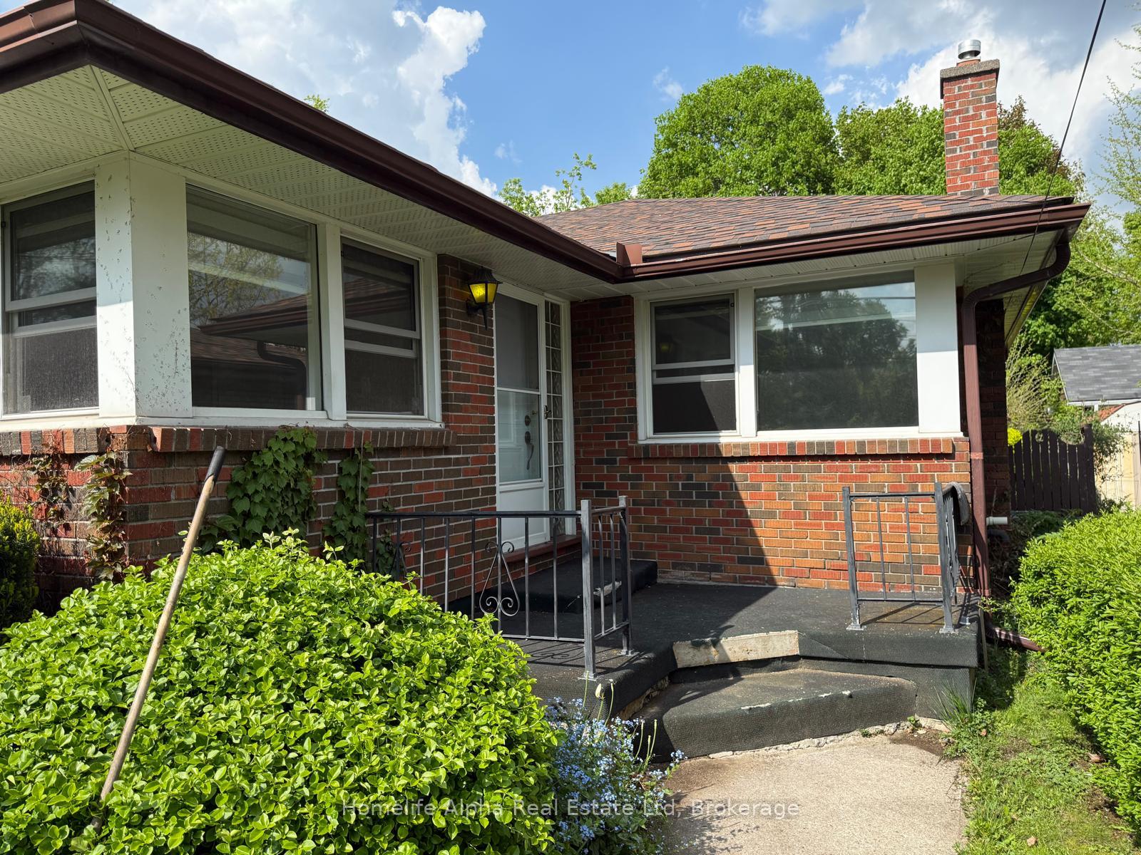 Photo 9 of 900 Barnardo Avenue, Peterborough, Northcrest Ward 5 — HOMEH