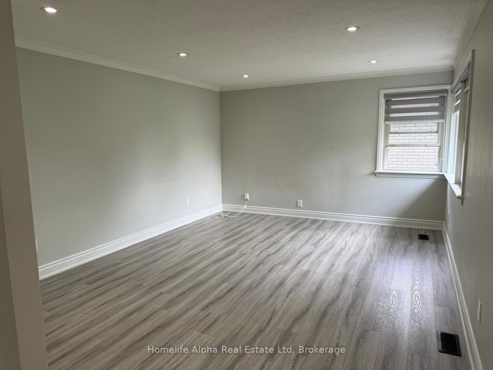 Photo 12 of 900 Barnardo Avenue, Peterborough, Northcrest Ward 5 — HOMEH