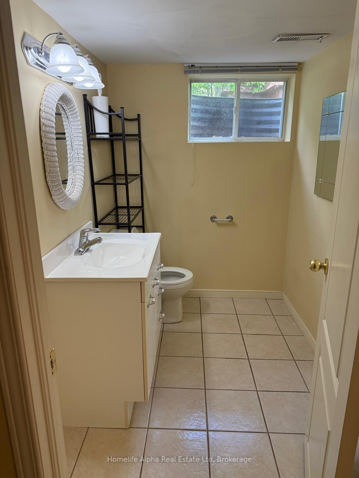 Photo 17 of 900 Barnardo Avenue, Peterborough, Northcrest Ward 5 — HOMEH