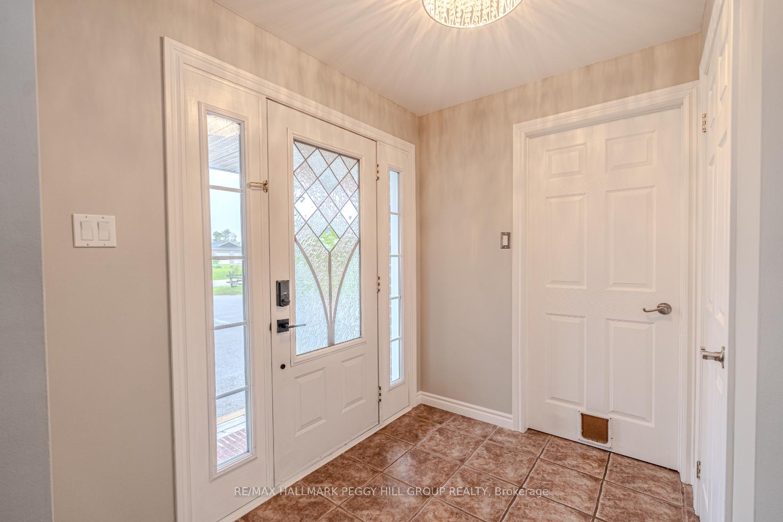 Photo 2 of 4653 Kurtis Drive, Ramara, Atherley — HOMEH