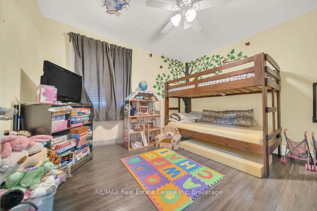 Photo 9 of 26 Brock Road N, Puslinch, Aberfoyle — HOMEH