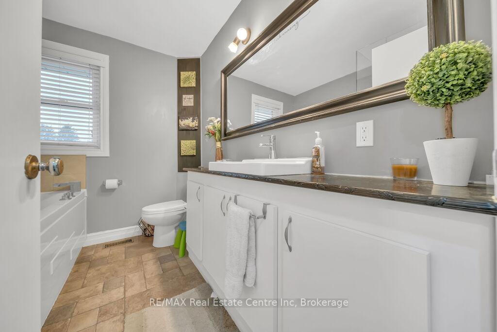 Photo 11 of 26 Brock Road N, Puslinch, Aberfoyle — HOMEH