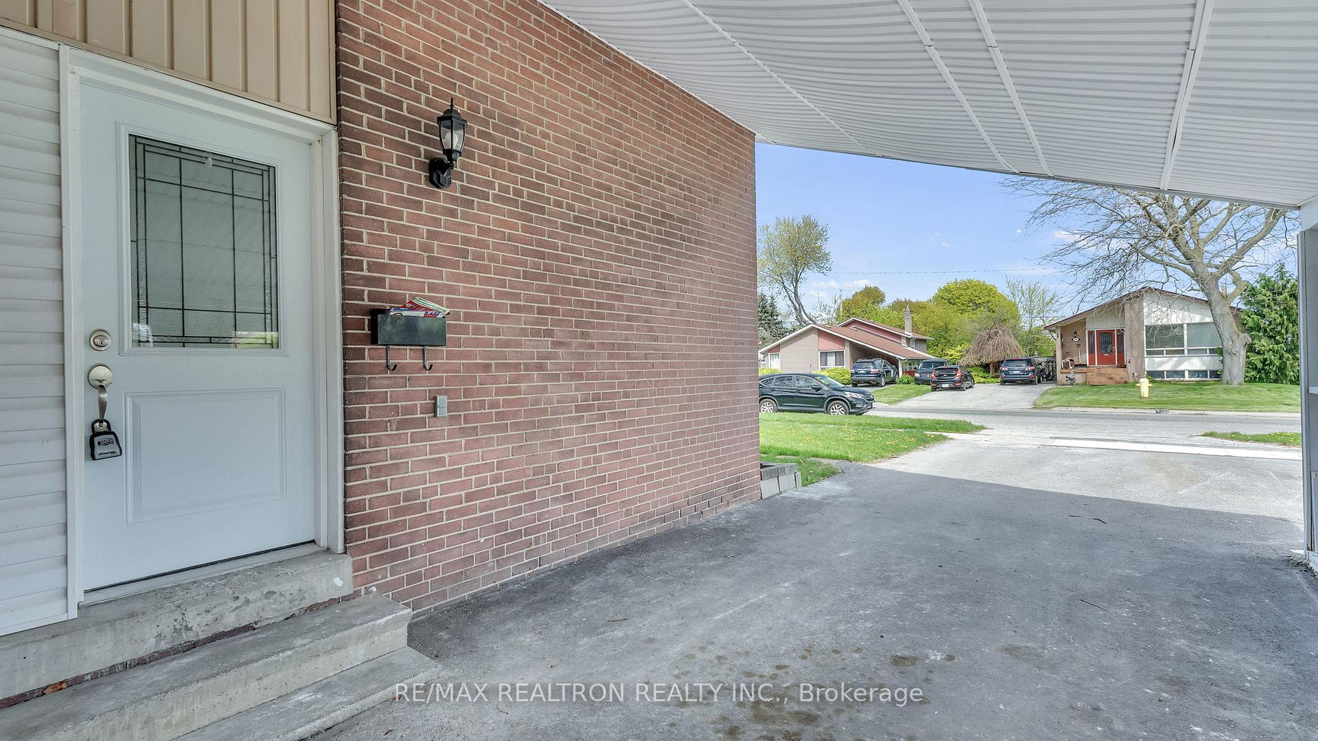 Photo 7 of Unit Main, 898 Modlin Road, Pickering, Bay Ridges — HOMEH