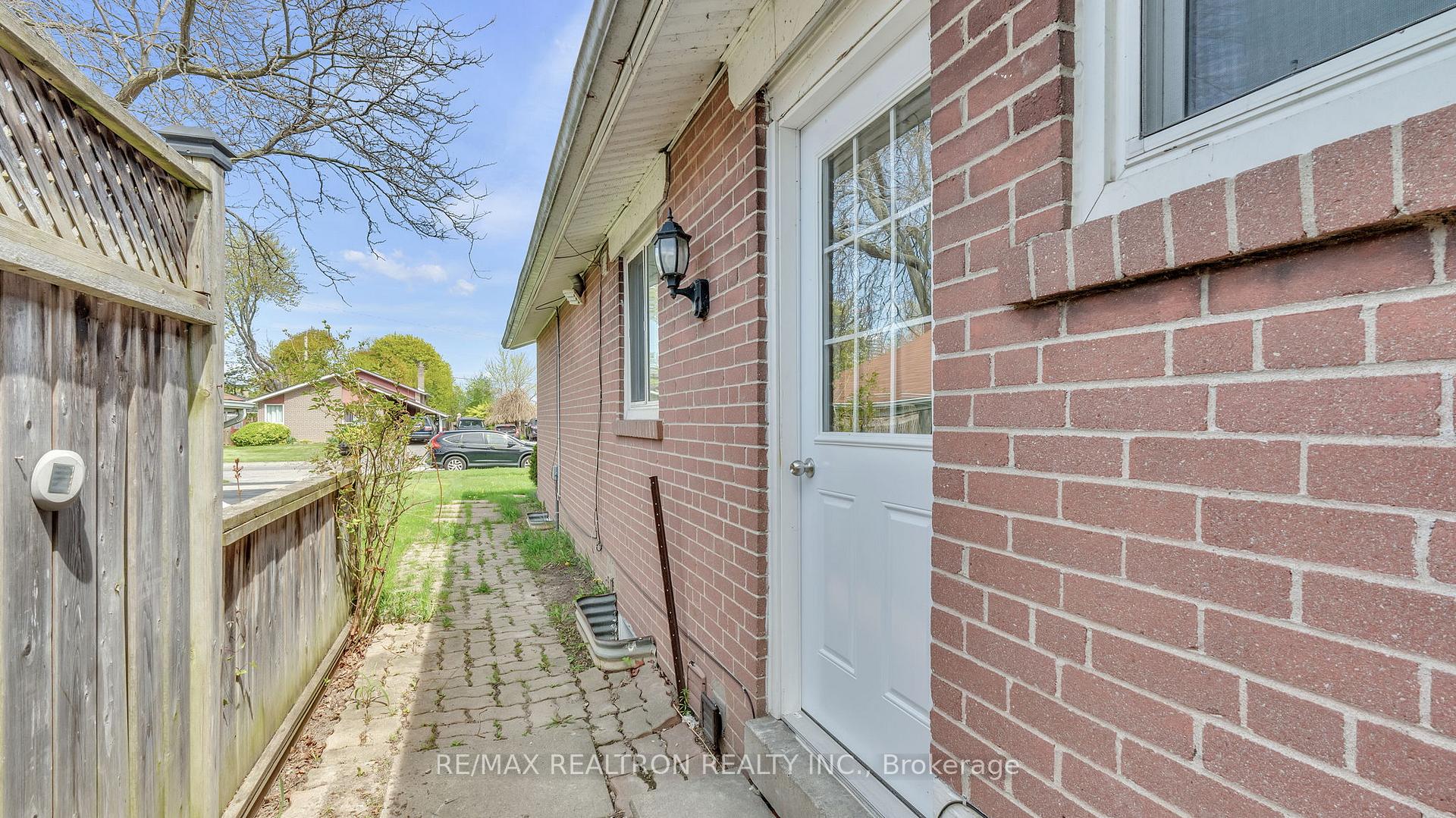 Photo 25 of Unit Main, 898 Modlin Road, Pickering, Bay Ridges — HOMEH