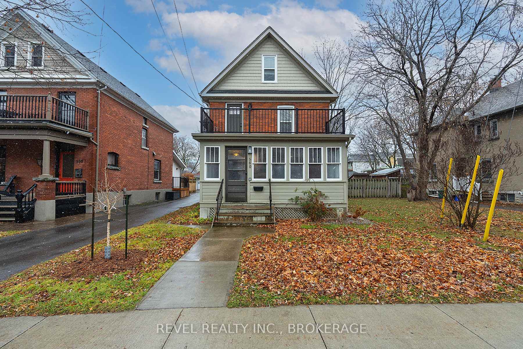 Front of 560 Frontenac Street