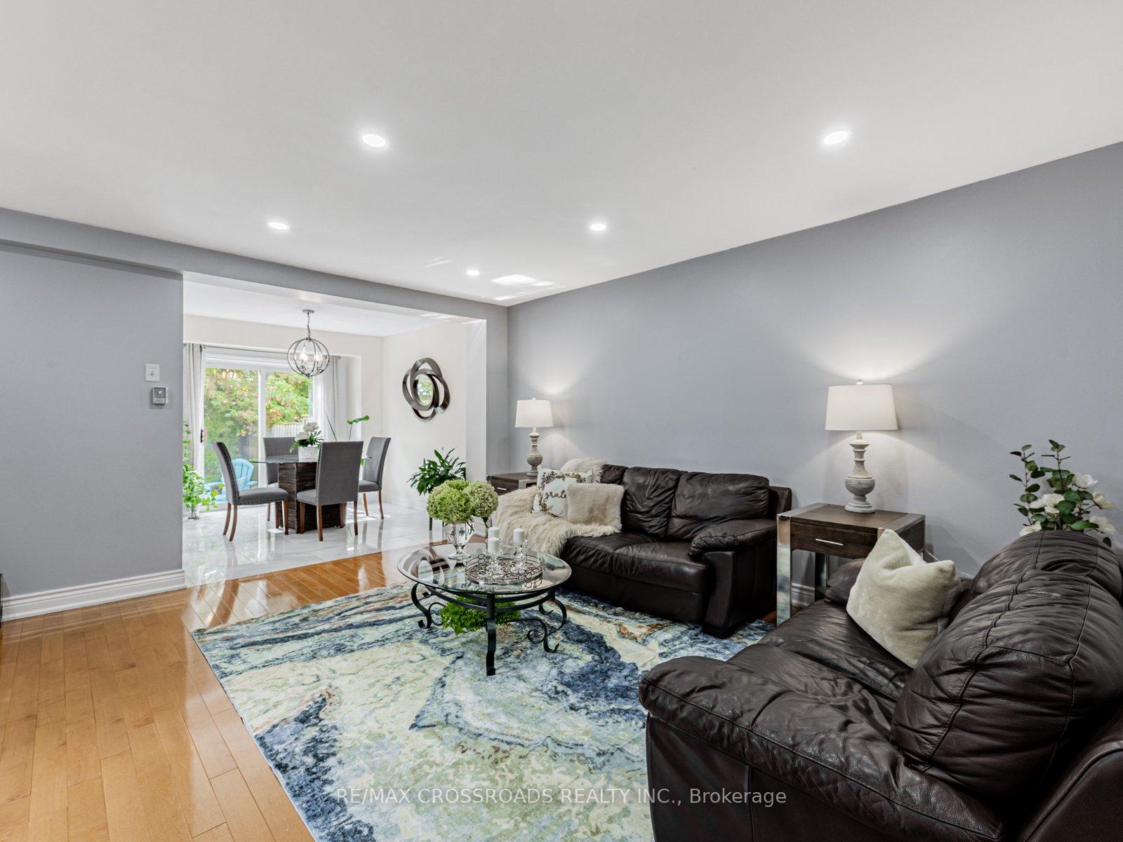 Photo 4 of 432 Sparrow Circle, Pickering, Highbush — HOMEH