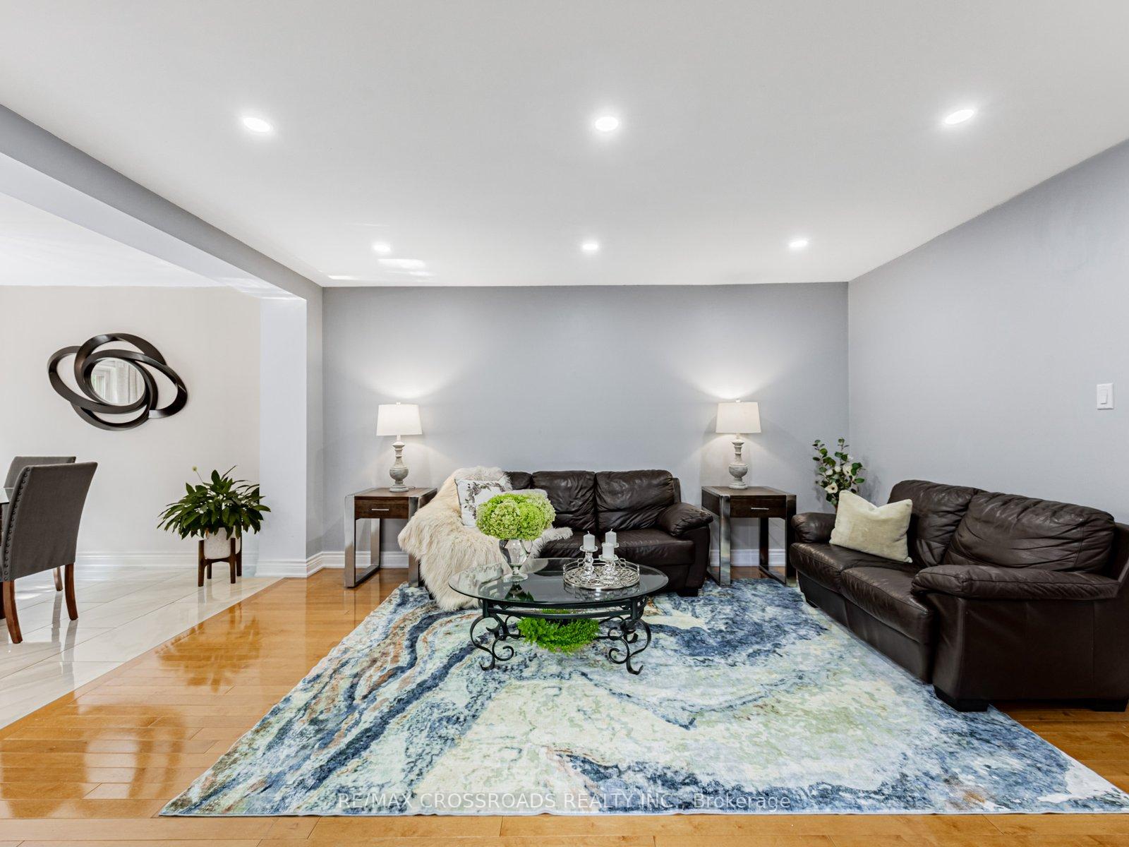 Photo 5 of 432 Sparrow Circle, Pickering, Highbush — HOMEH