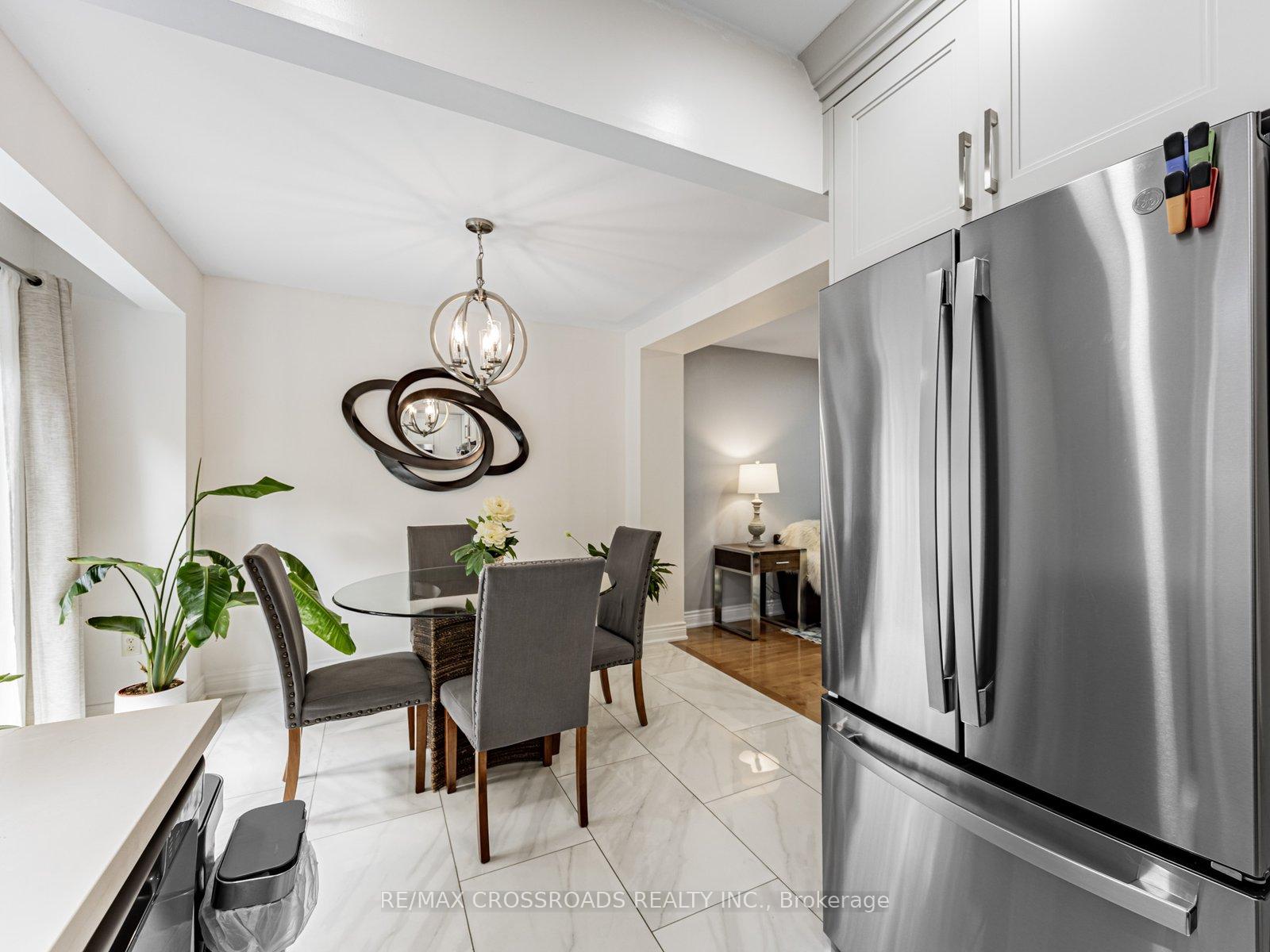 Photo 10 of 432 Sparrow Circle, Pickering, Highbush — HOMEH