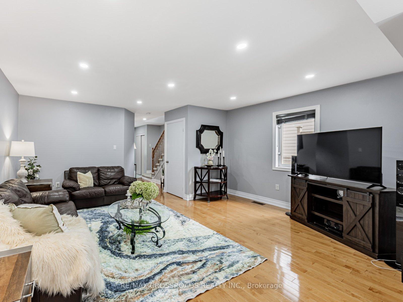 Photo 11 of 432 Sparrow Circle, Pickering, Highbush — HOMEH