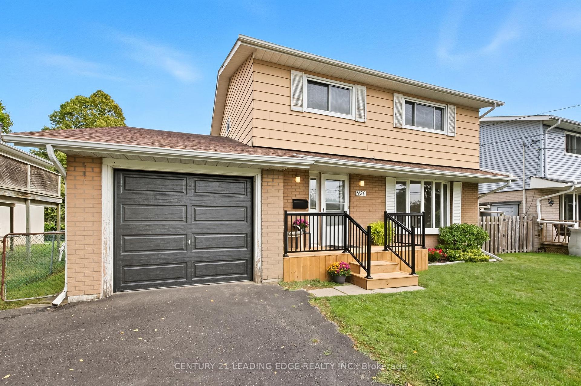 Photo 2 of 926 Marinet Crescent, Pickering, West Shore — HOMEH