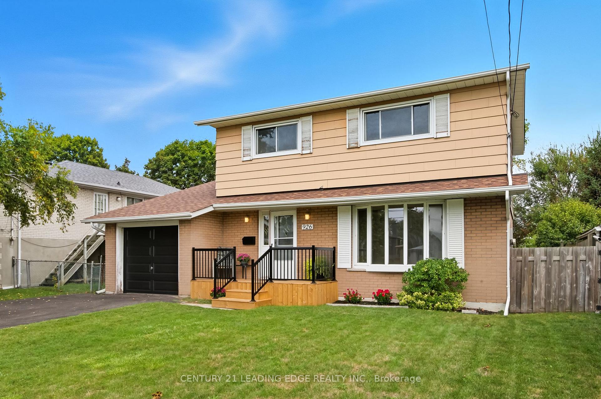 Photo 3 of 926 Marinet Crescent, Pickering, West Shore — HOMEH