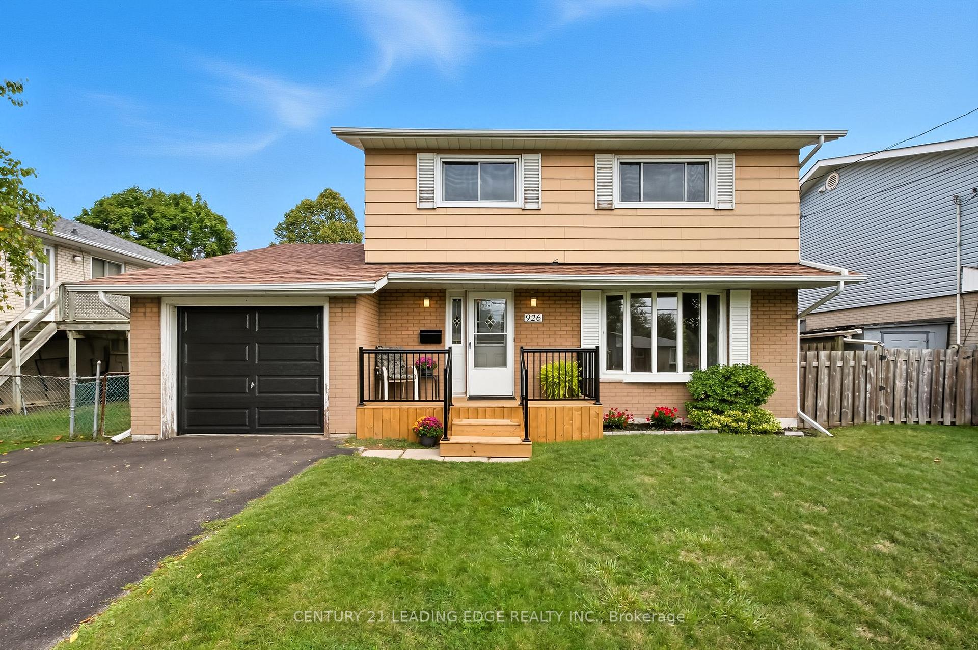 Photo 4 of 926 Marinet Crescent, Pickering, West Shore — HOMEH