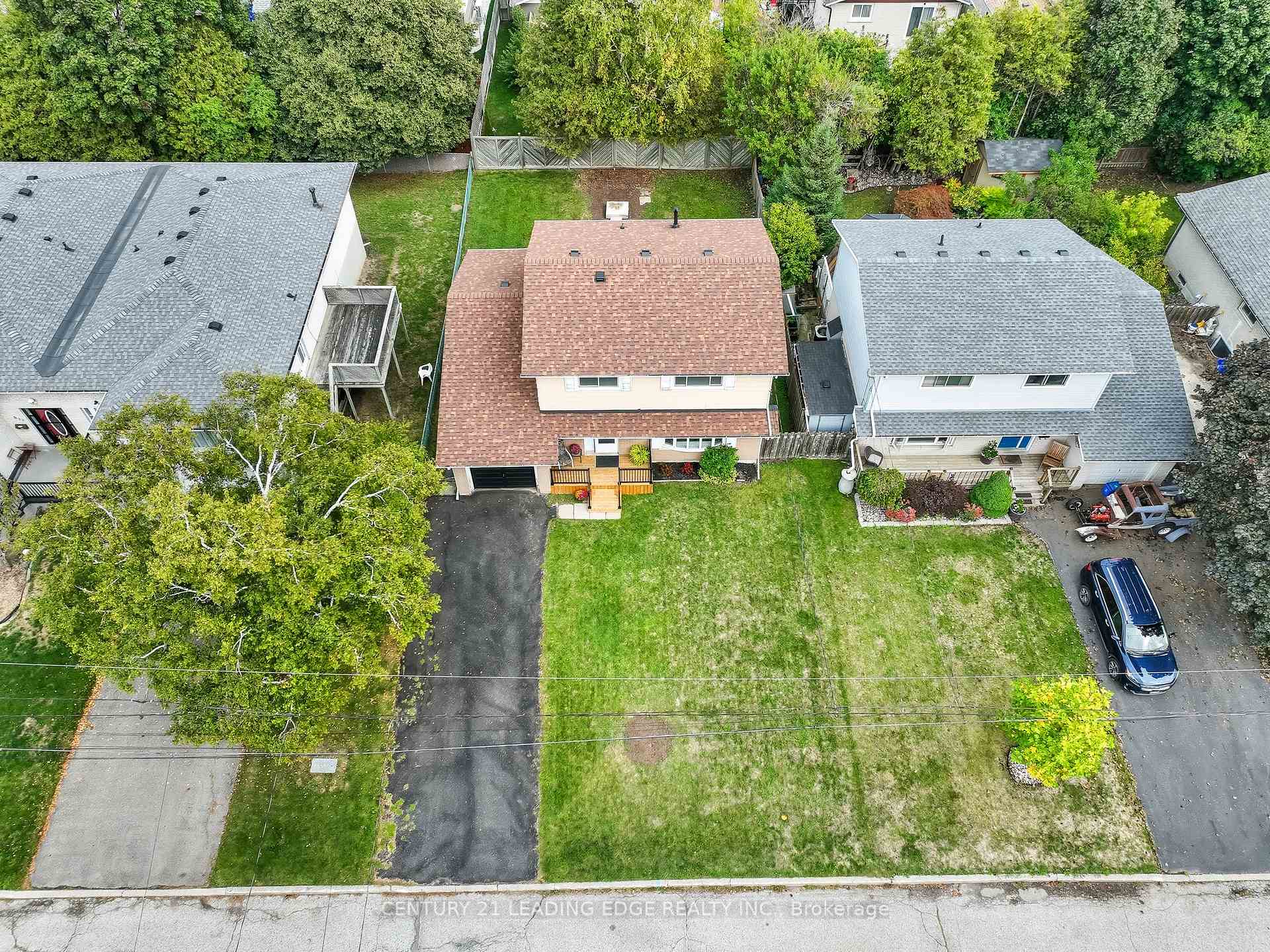 Photo 5 of 926 Marinet Crescent, Pickering, West Shore — HOMEH