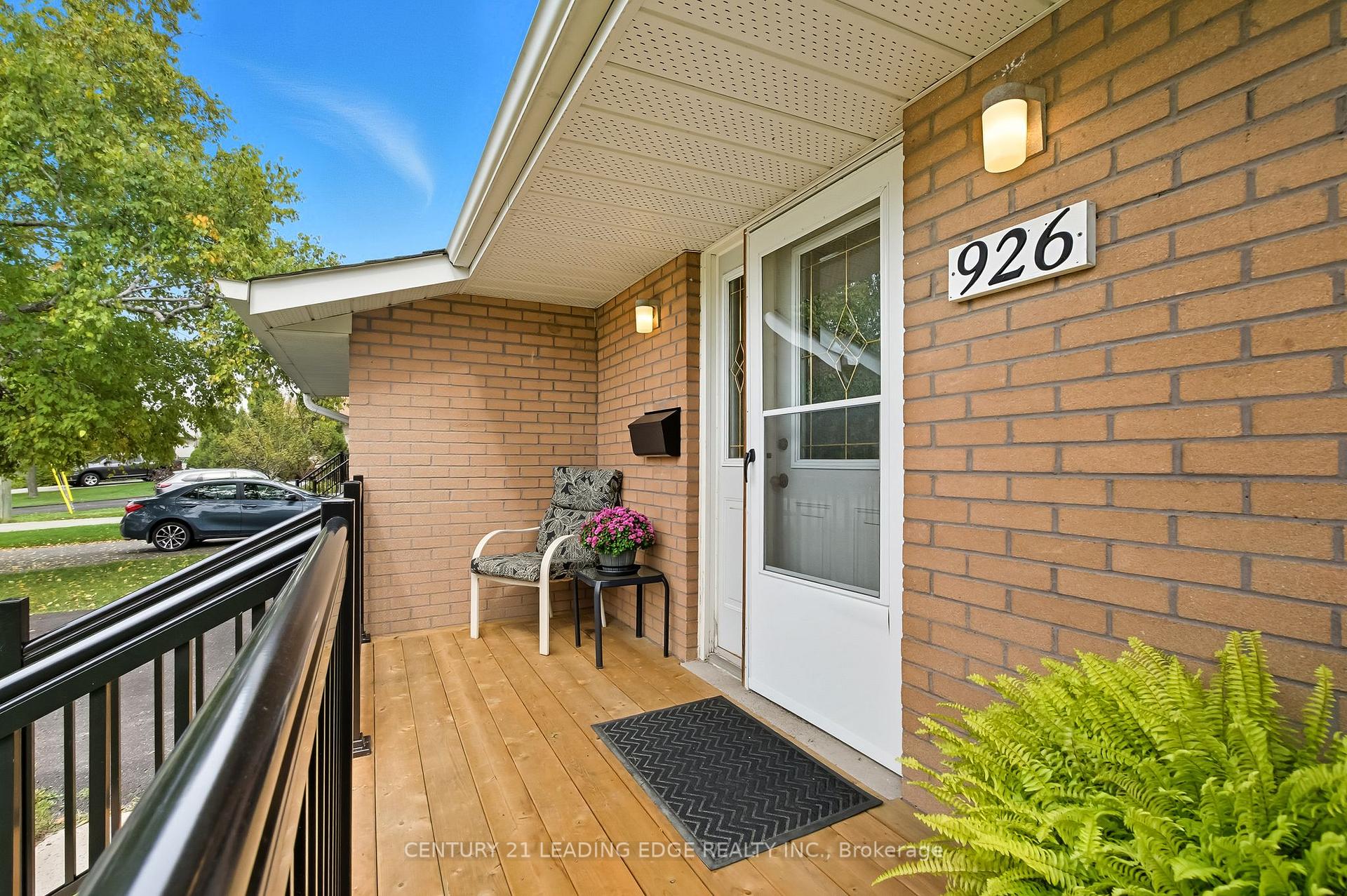 Photo 6 of 926 Marinet Crescent, Pickering, West Shore — HOMEH