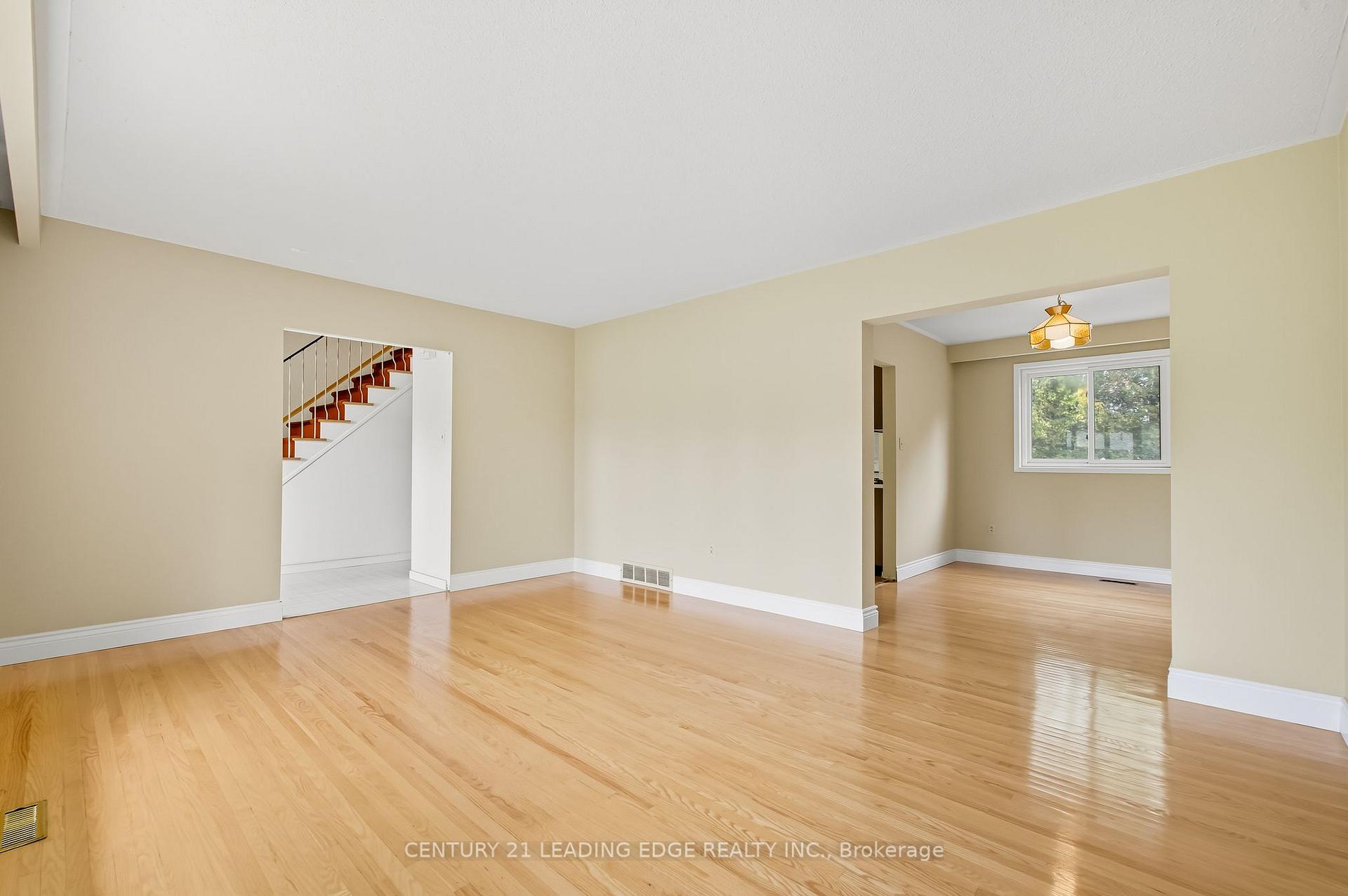 Photo 11 of 926 Marinet Crescent, Pickering, West Shore — HOMEH