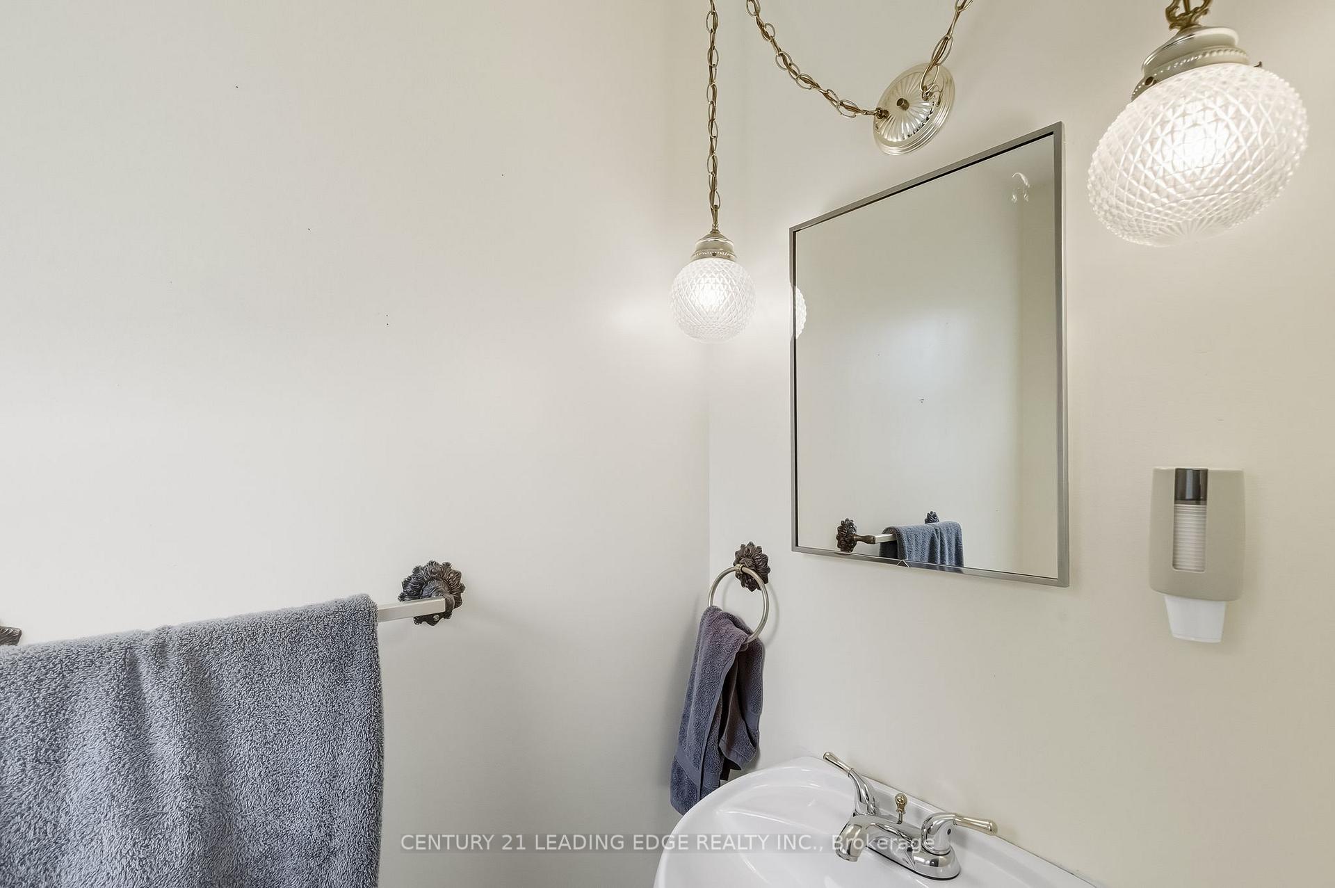 Photo 16 of 926 Marinet Crescent, Pickering, West Shore — HOMEH