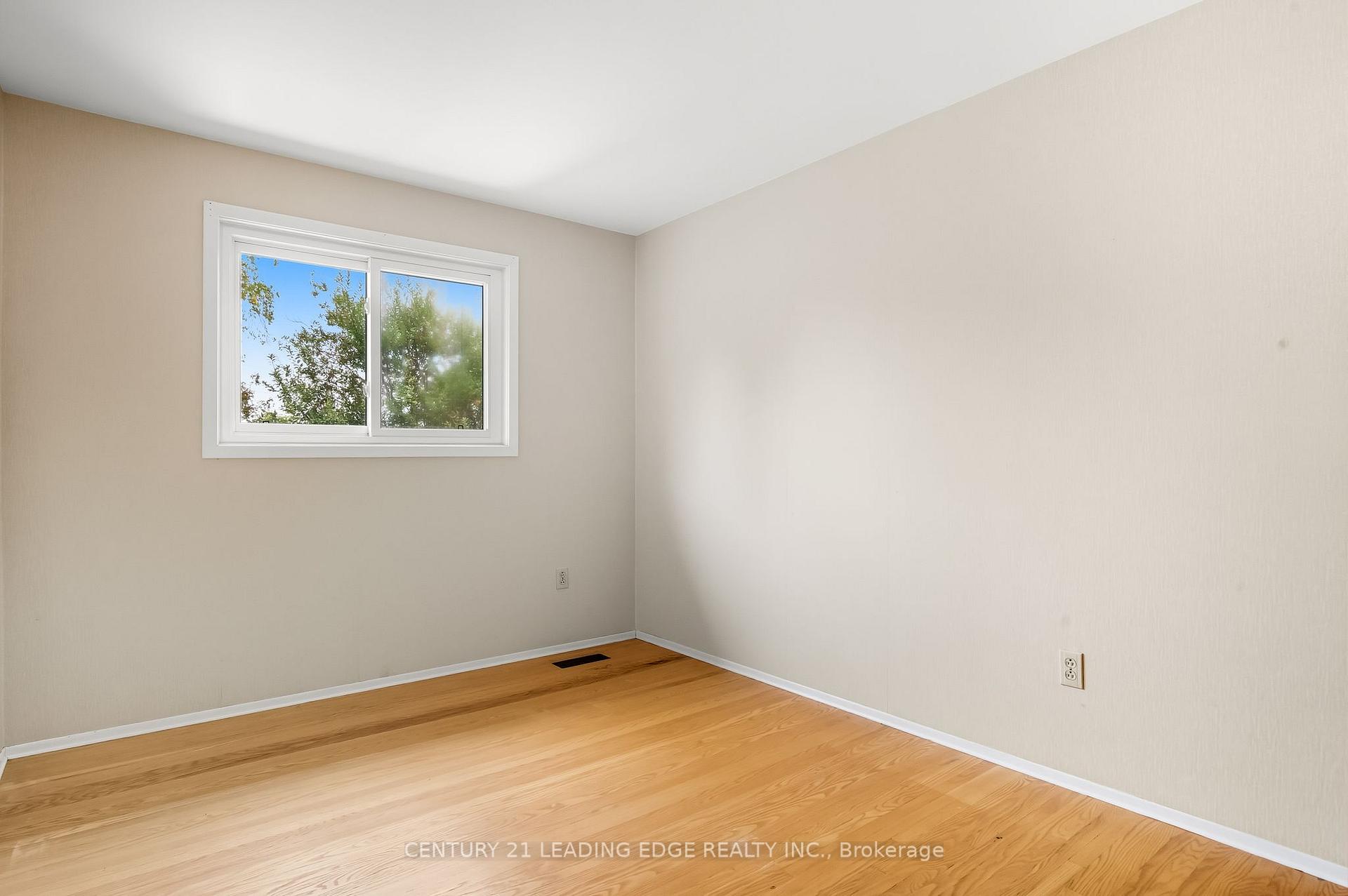 Photo 19 of 926 Marinet Crescent, Pickering, West Shore — HOMEH