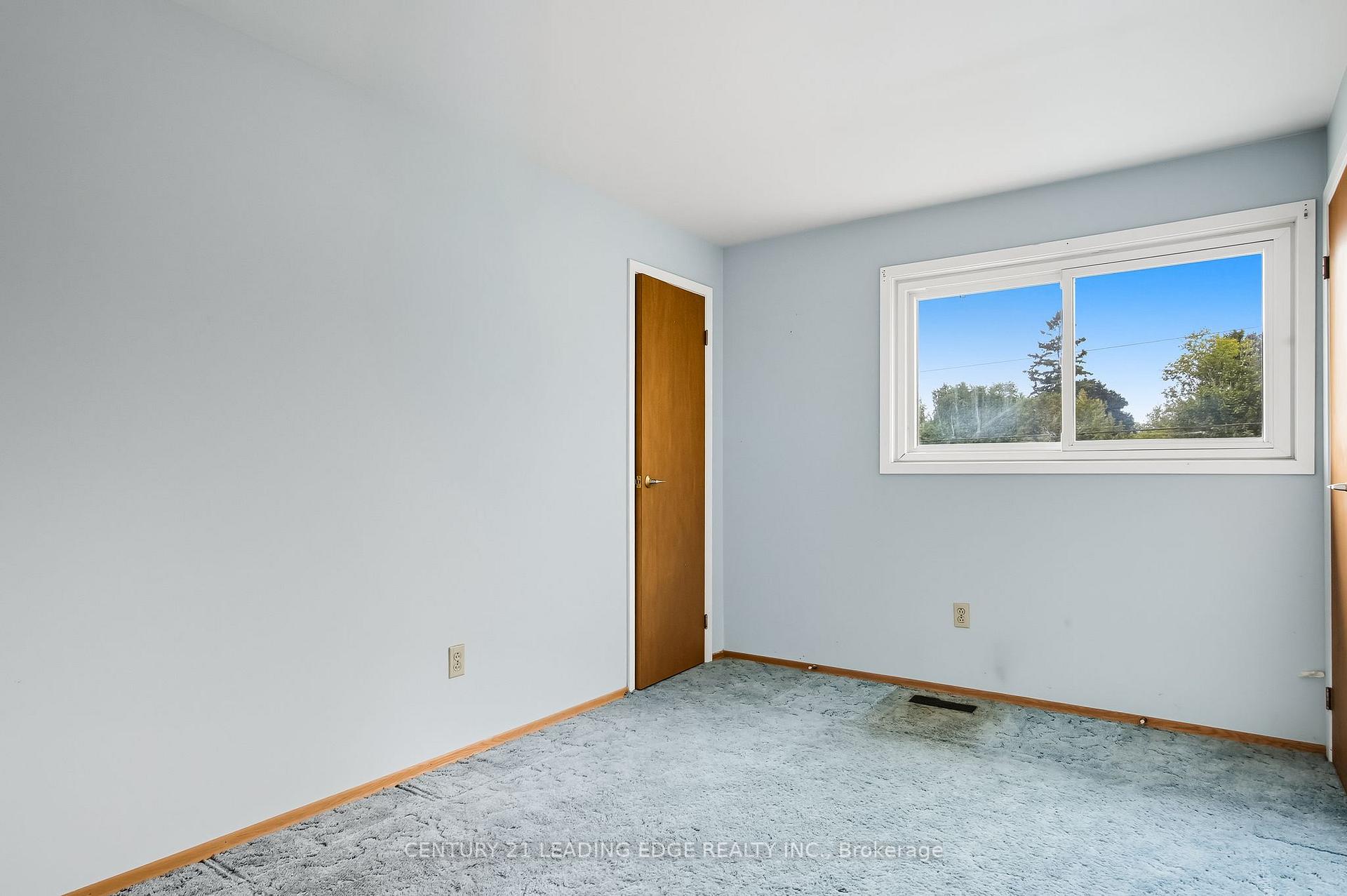 Photo 24 of 926 Marinet Crescent, Pickering, West Shore — HOMEH