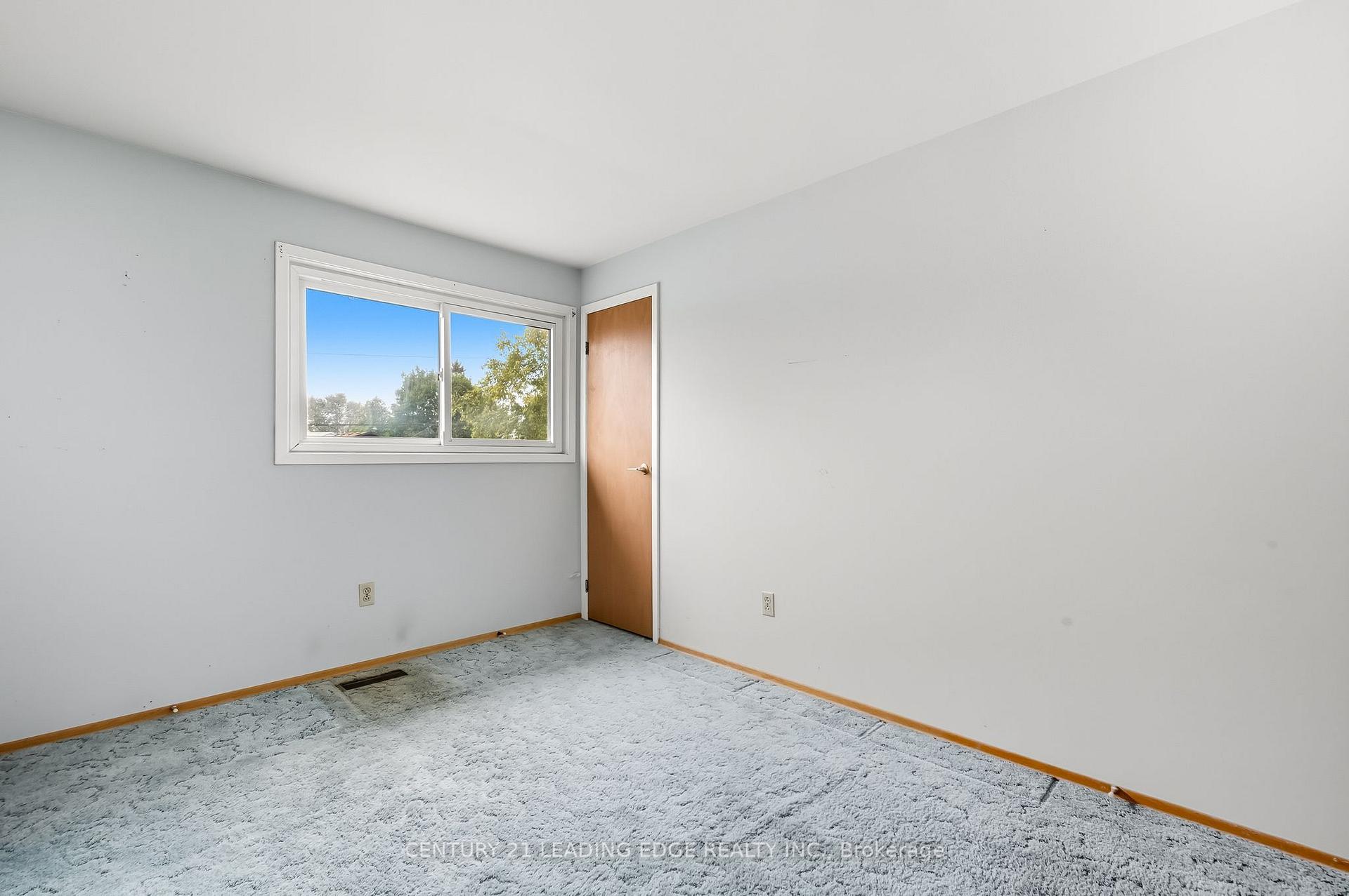 Photo 25 of 926 Marinet Crescent, Pickering, West Shore — HOMEH