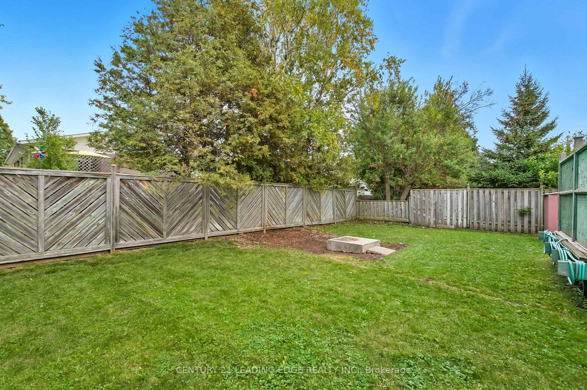 Photo 37 of 926 Marinet Crescent, Pickering, West Shore — HOMEH