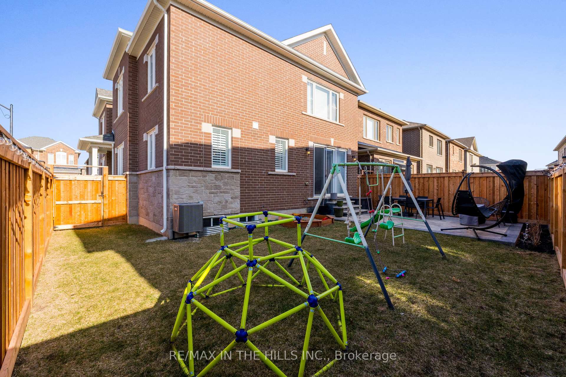 Photo 39 of 521 Kennedy Circle W, Milton, Cobban — HOMEH