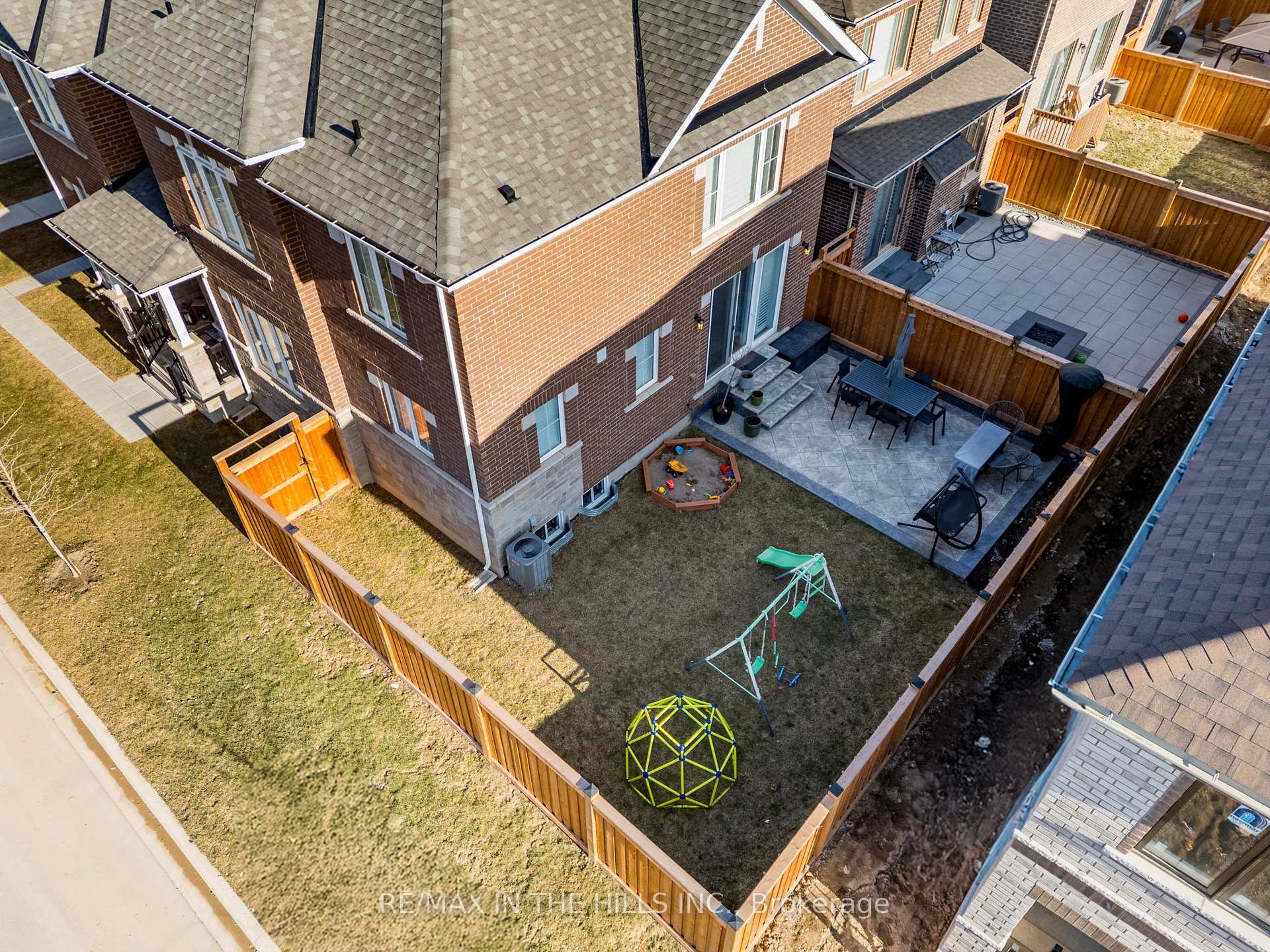 Photo 42 of 521 Kennedy Circle W, Milton, Cobban — HOMEH