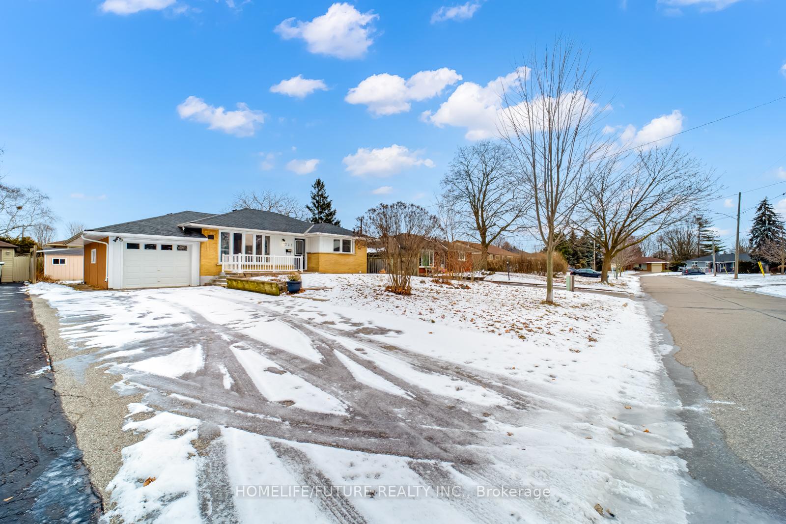 Photo 2 of 729 Glenforest Street, Oshawa, Northglen — HOMEH