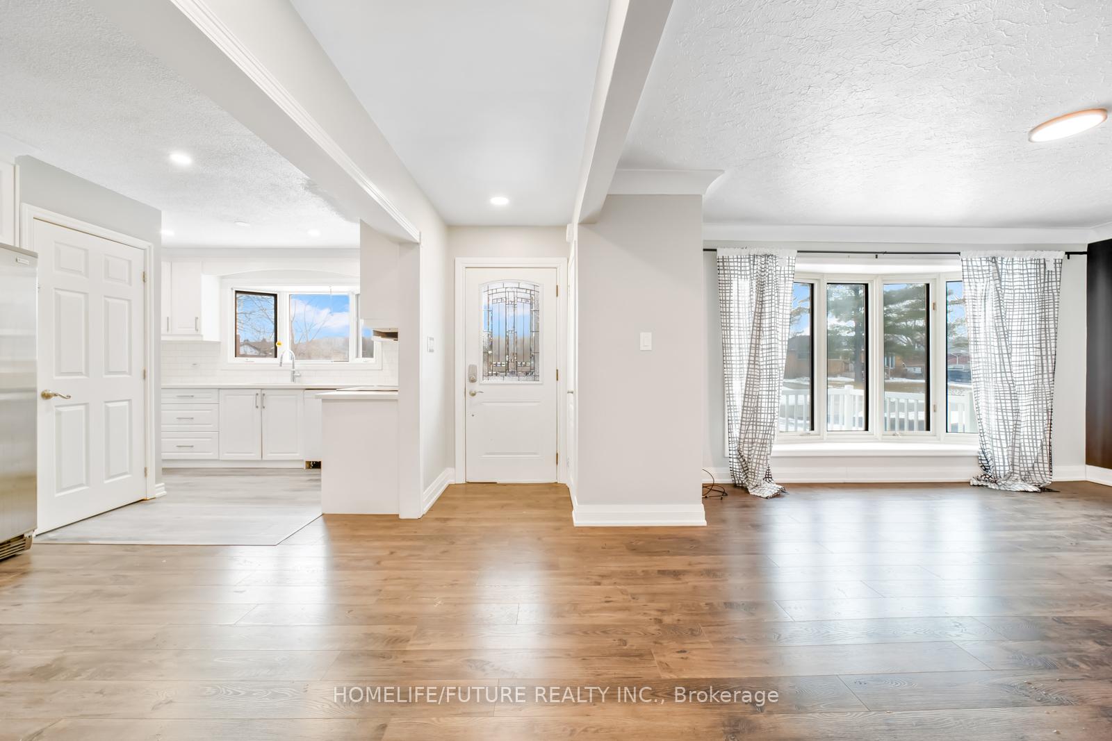 Photo 5 of 729 Glenforest Street, Oshawa, Northglen — HOMEH