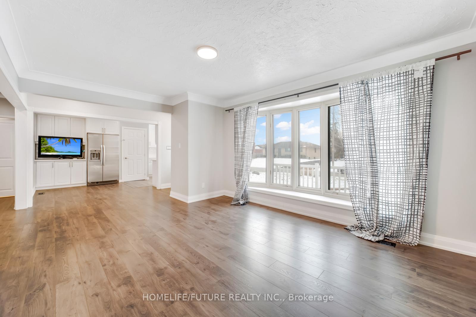 Photo 7 of 729 Glenforest Street, Oshawa, Northglen — HOMEH