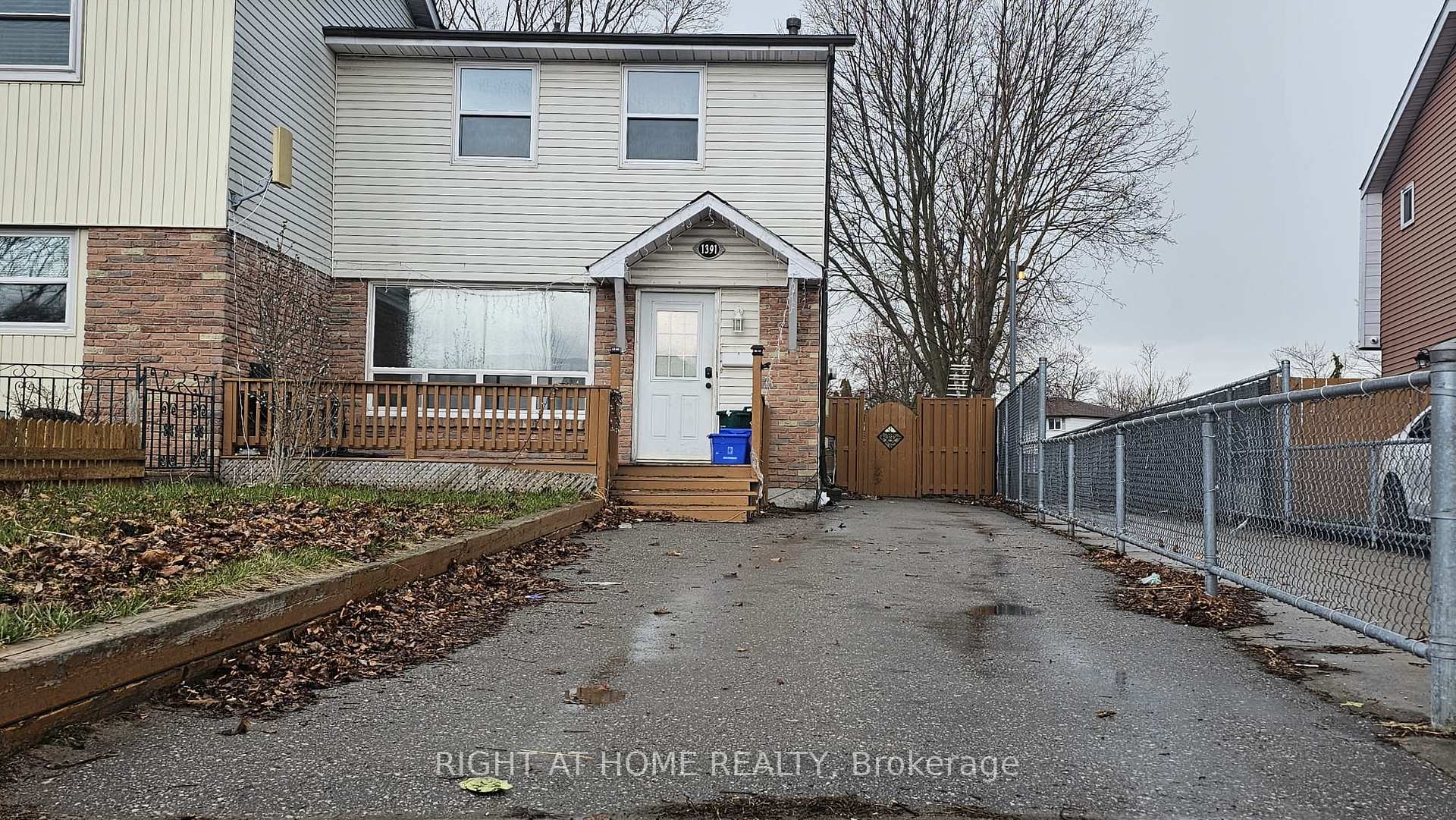 Front of 1391 Fenelon Crescent