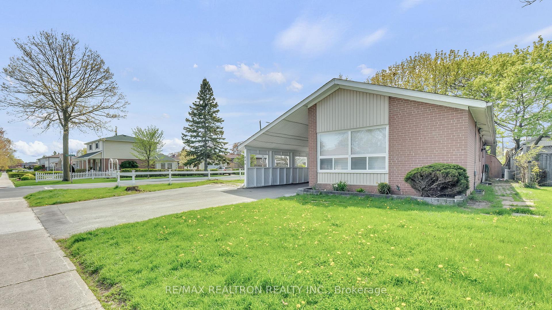 Photo 2 of Unit Basement, 898 Modlin Road, Pickering, Bay Ridges — HOMEH