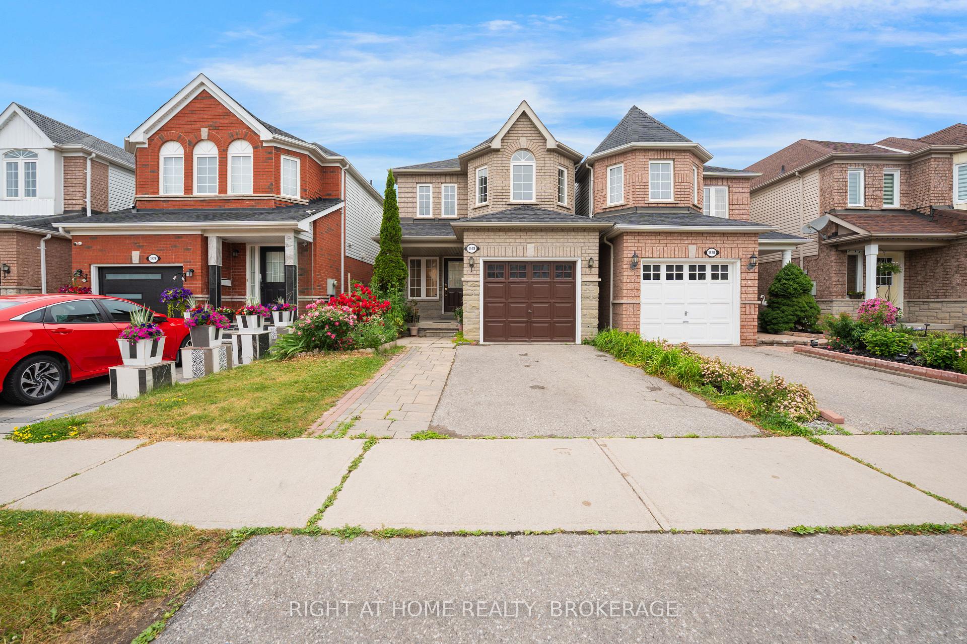 Photo 3 of 1528 Avonmore Square N, Pickering, Town Centre — HOMEH