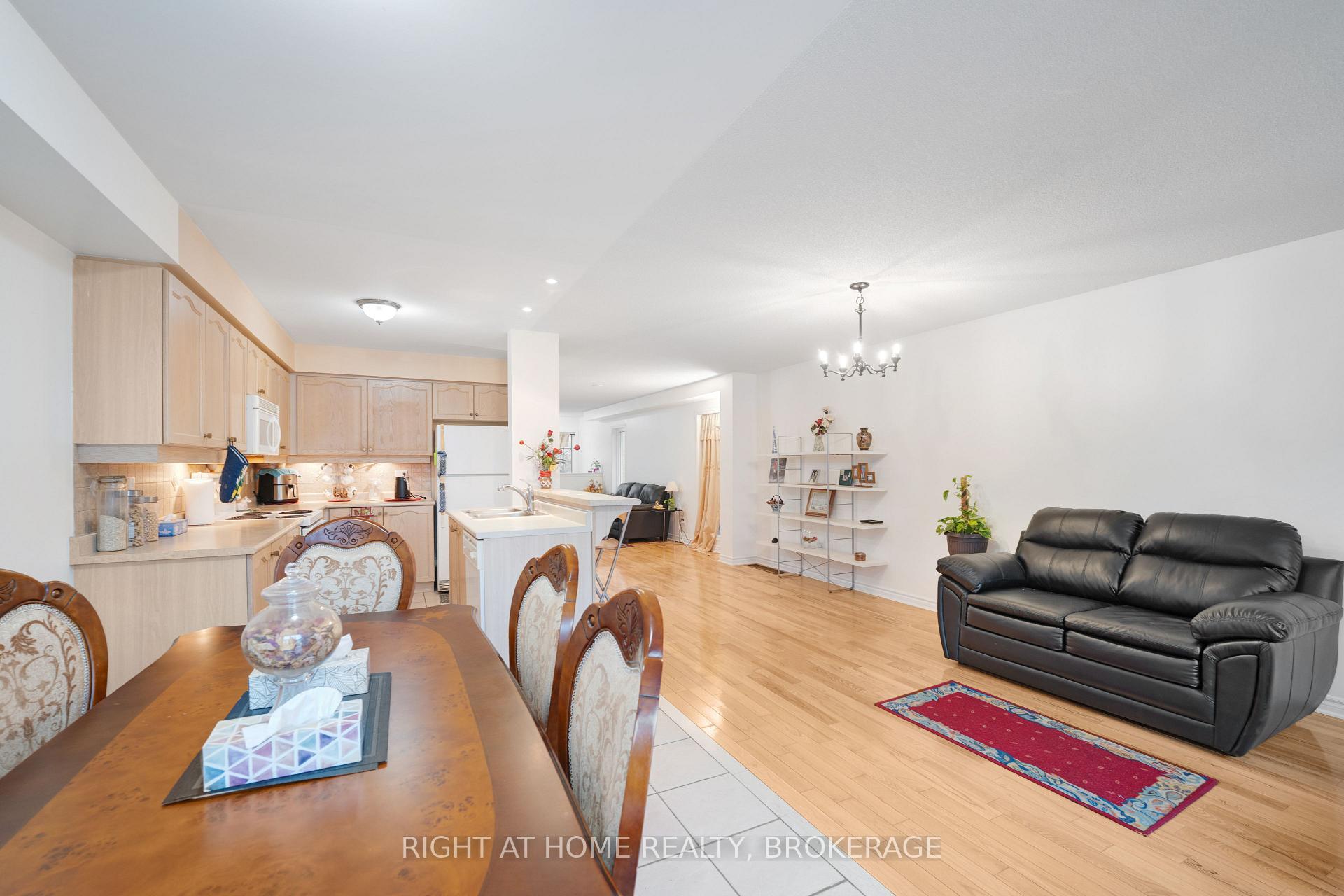 Photo 7 of 1528 Avonmore Square N, Pickering, Town Centre — HOMEH